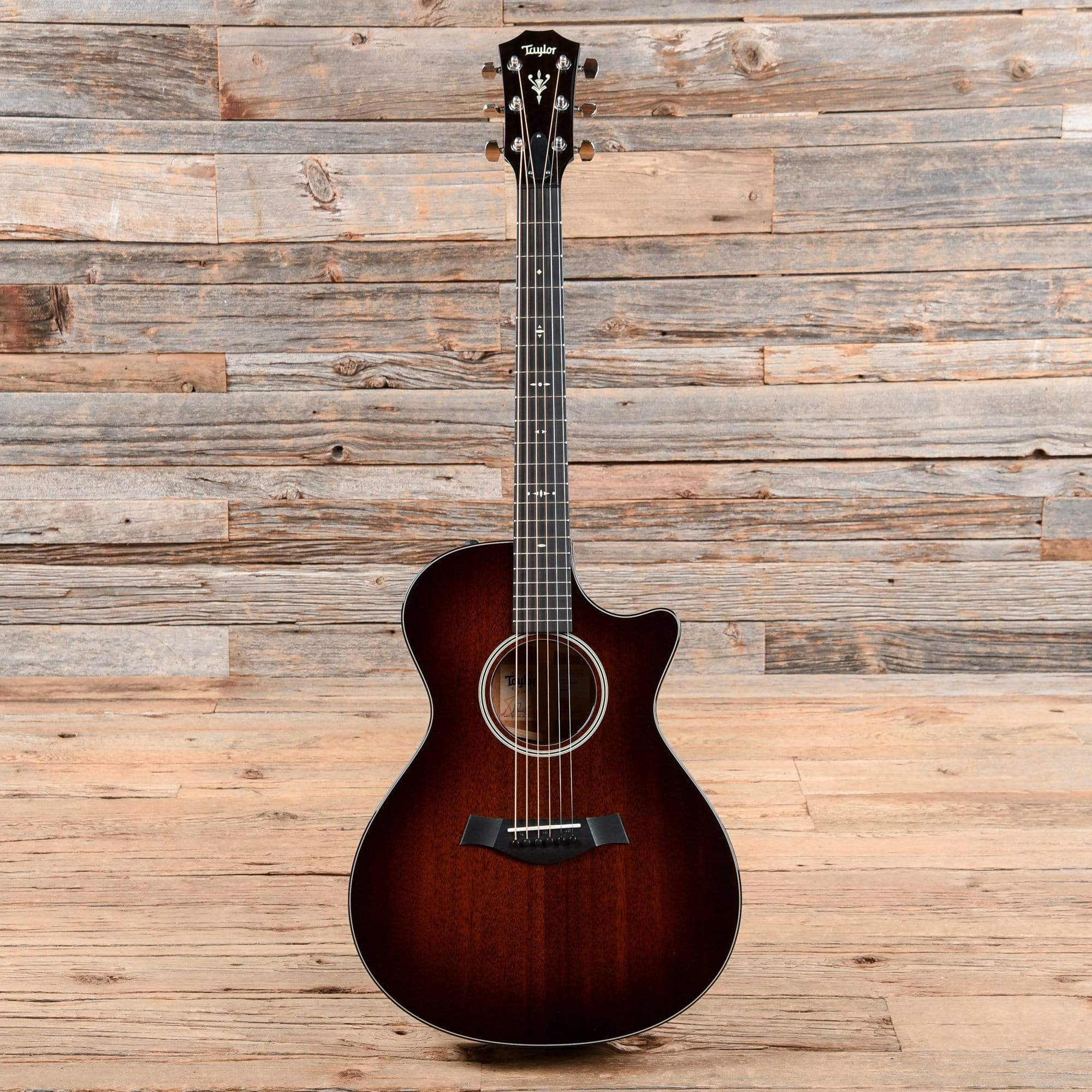 Taylor 522ce Grand Concert Tropical Mahogany Shaded Edgeburst ES2 w/V-Class Bracing Acoustic Guitars / Concert