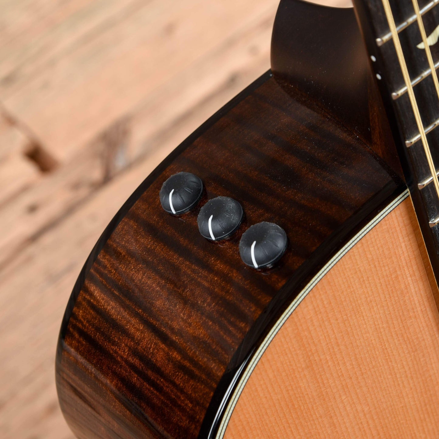 Taylor 612ce Grand Concert Sitka/Maple ES2 w/V-Class Bracing Acoustic Guitars / Concert