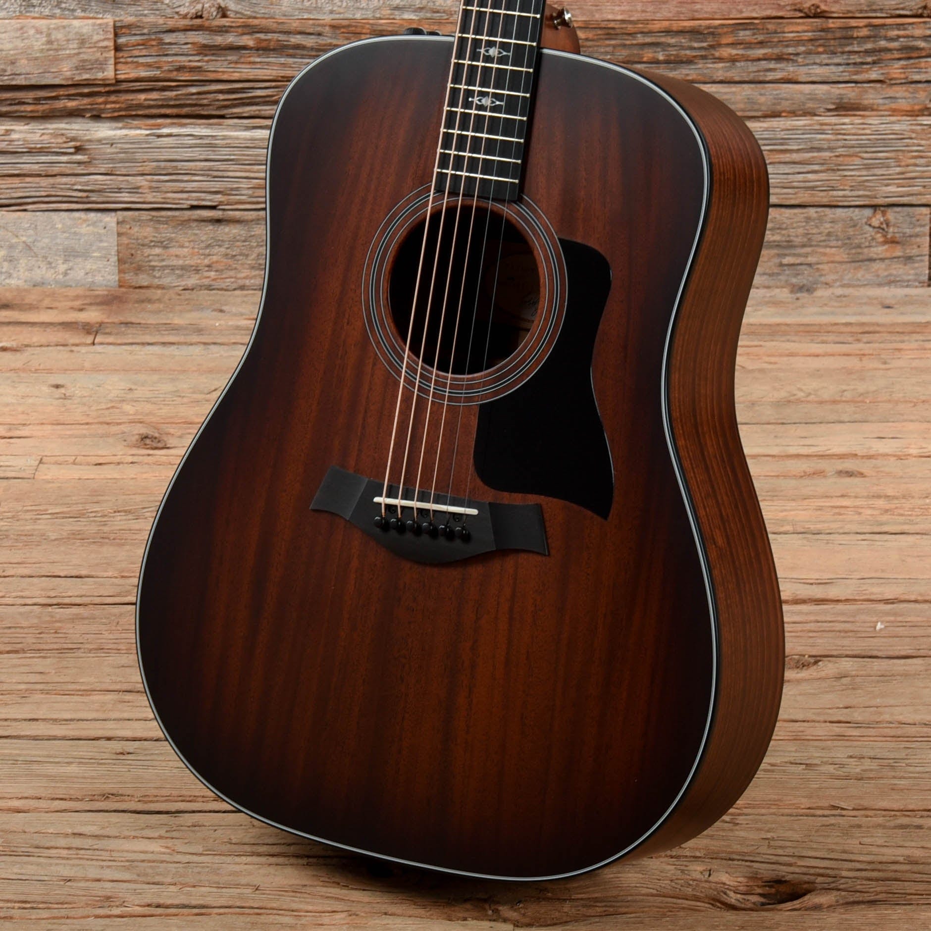 Taylor 320e Natural Acoustic Guitars / Dreadnought