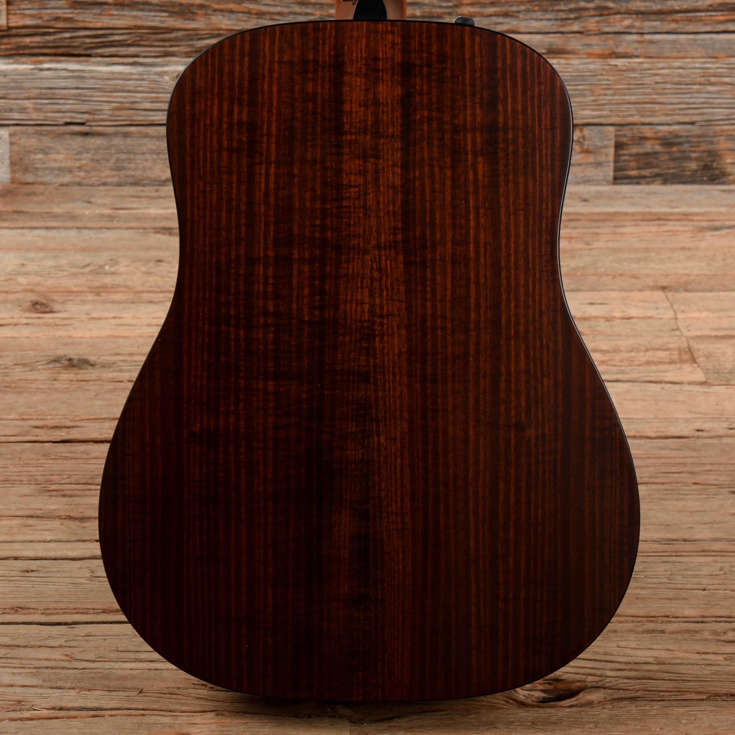 Taylor 320e Natural Acoustic Guitars / Dreadnought