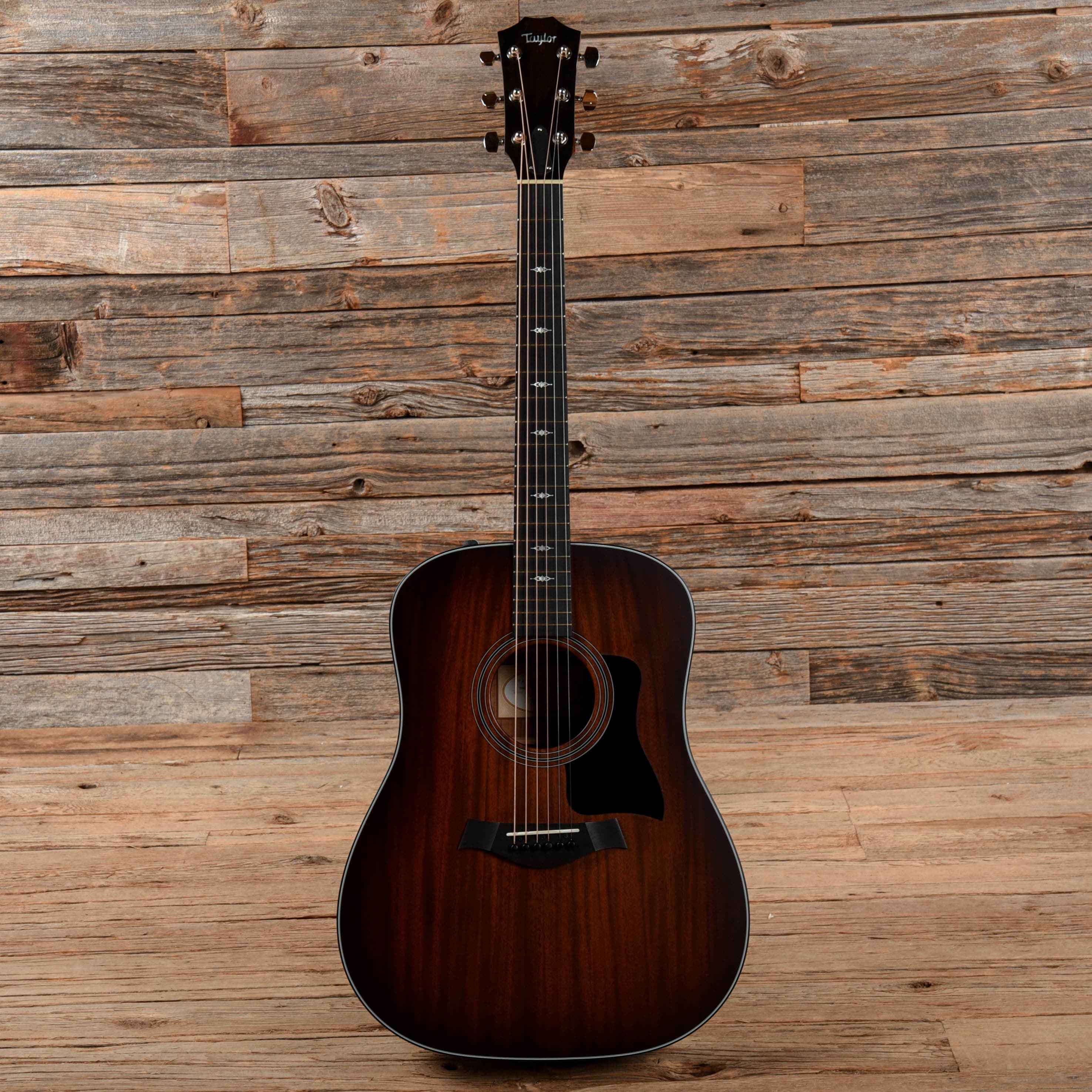 Taylor 320e Natural Acoustic Guitars / Dreadnought
