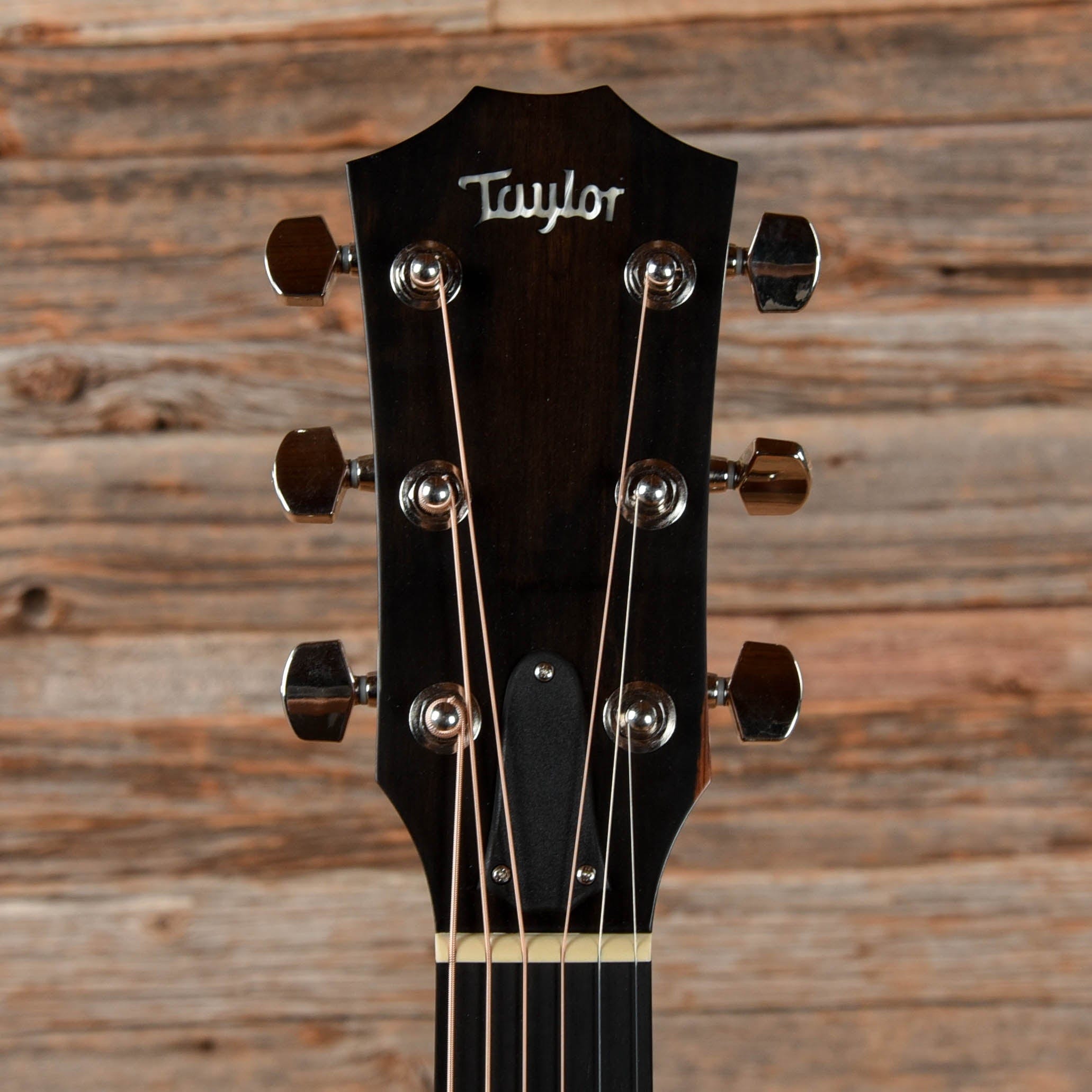 Taylor 320e Natural Acoustic Guitars / Dreadnought