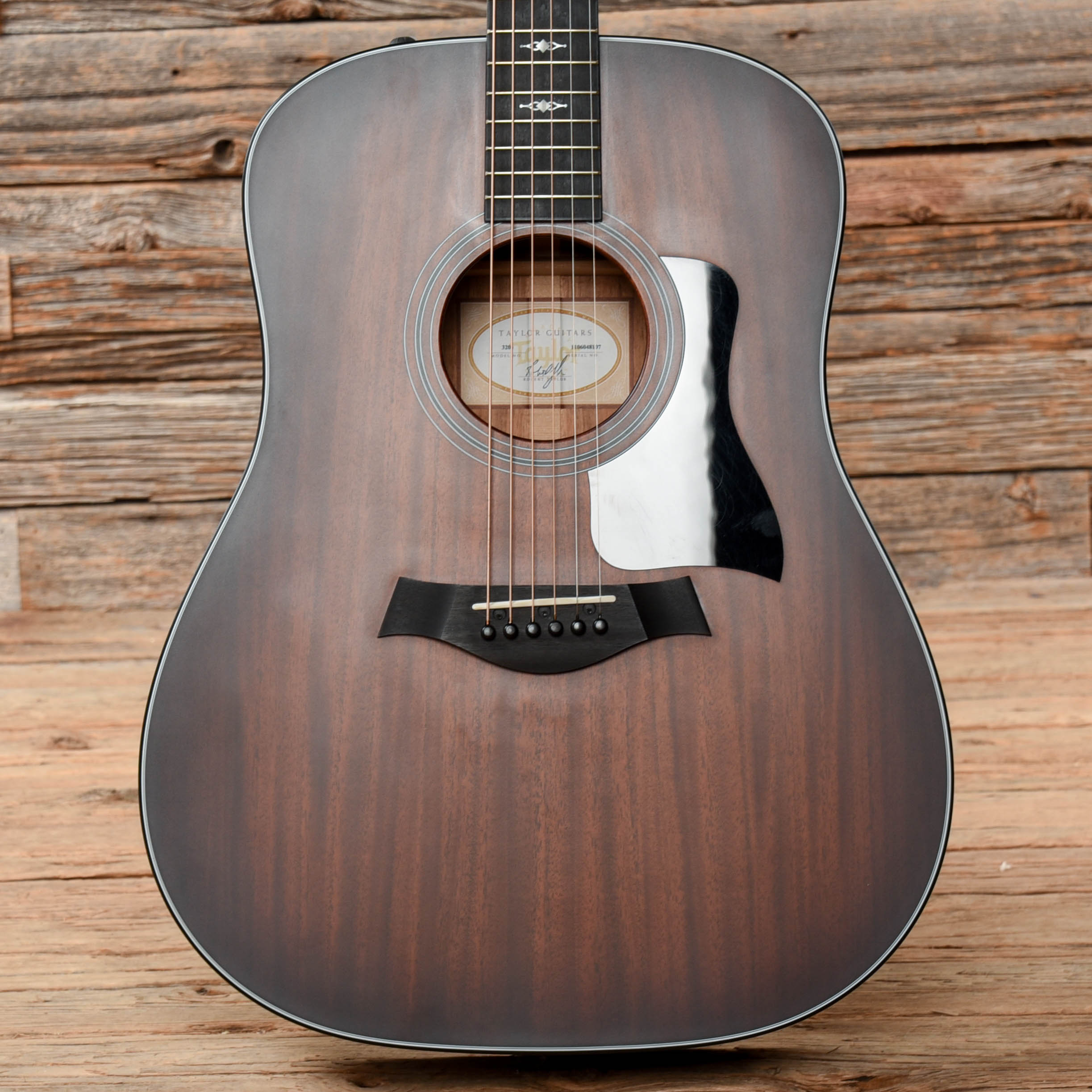 Taylor 320e Natural Acoustic Guitars / Dreadnought