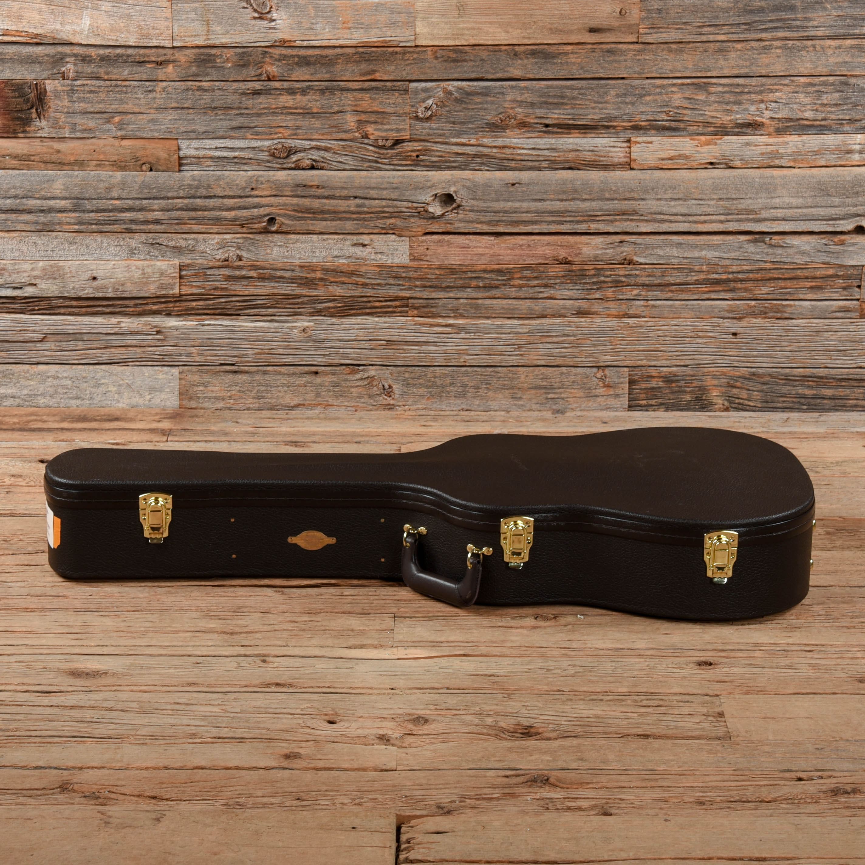 Taylor 320e Natural Acoustic Guitars / Dreadnought