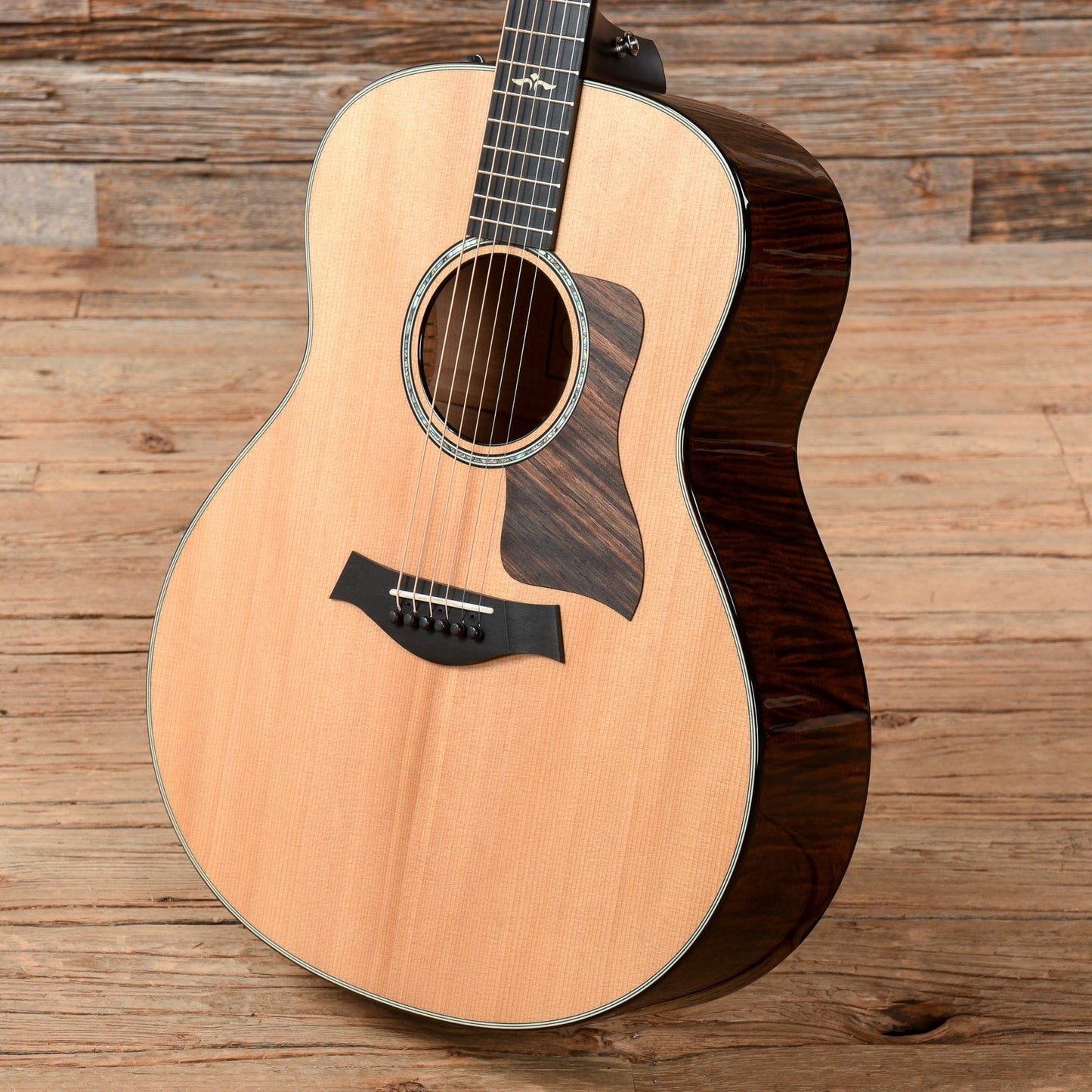 Taylor 618e Natural Acoustic Guitars / Jumbo