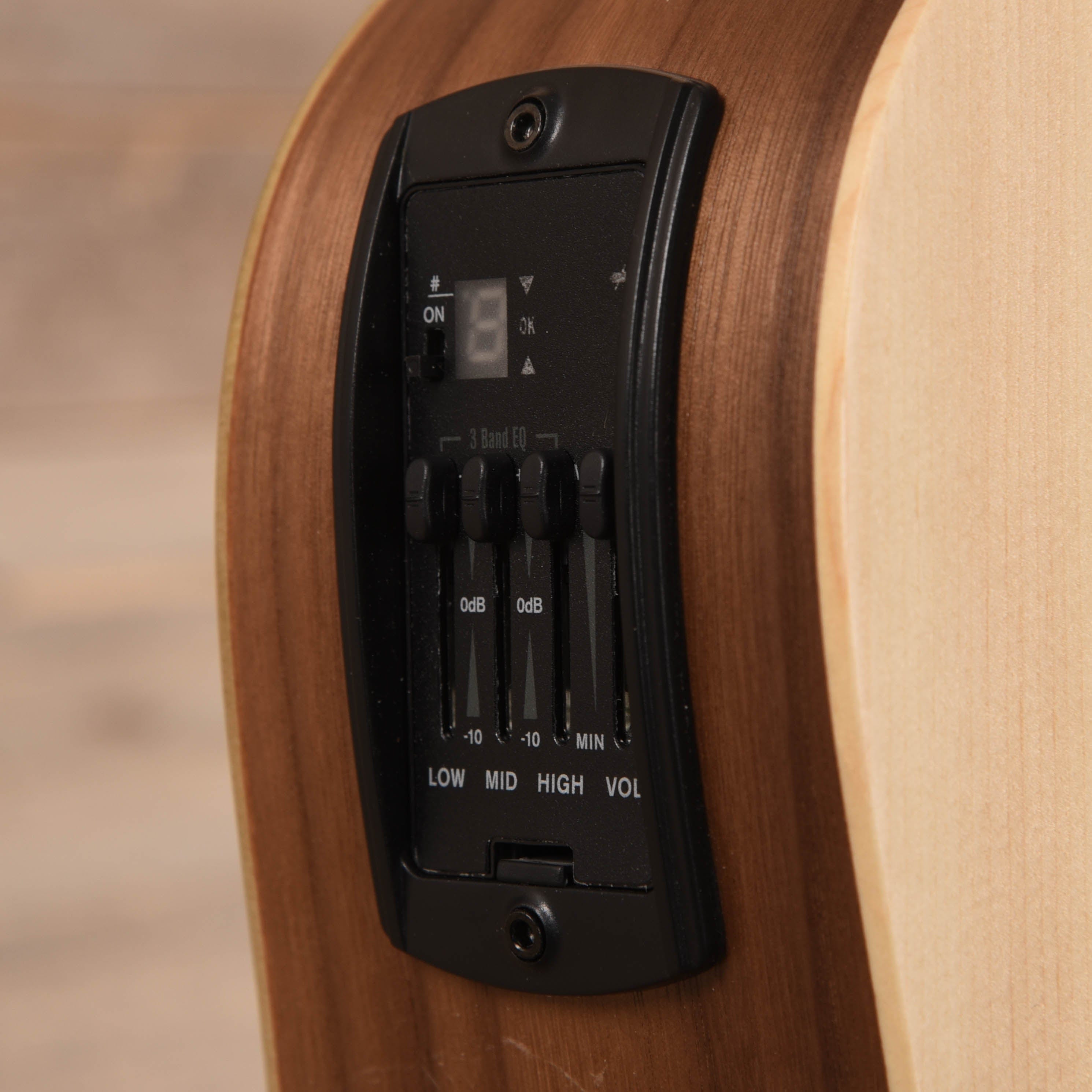 Taylor BBT-e Big Baby Taylor Sitka/Walnut Natural ES-B w/Gig Bag Acoustic Guitars / Mini/Travel