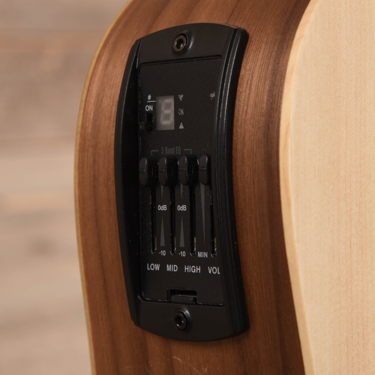 Taylor BBT-e Big Baby Taylor Sitka/Walnut Natural ES-B w/Gig Bag Acoustic Guitars / Mini/Travel