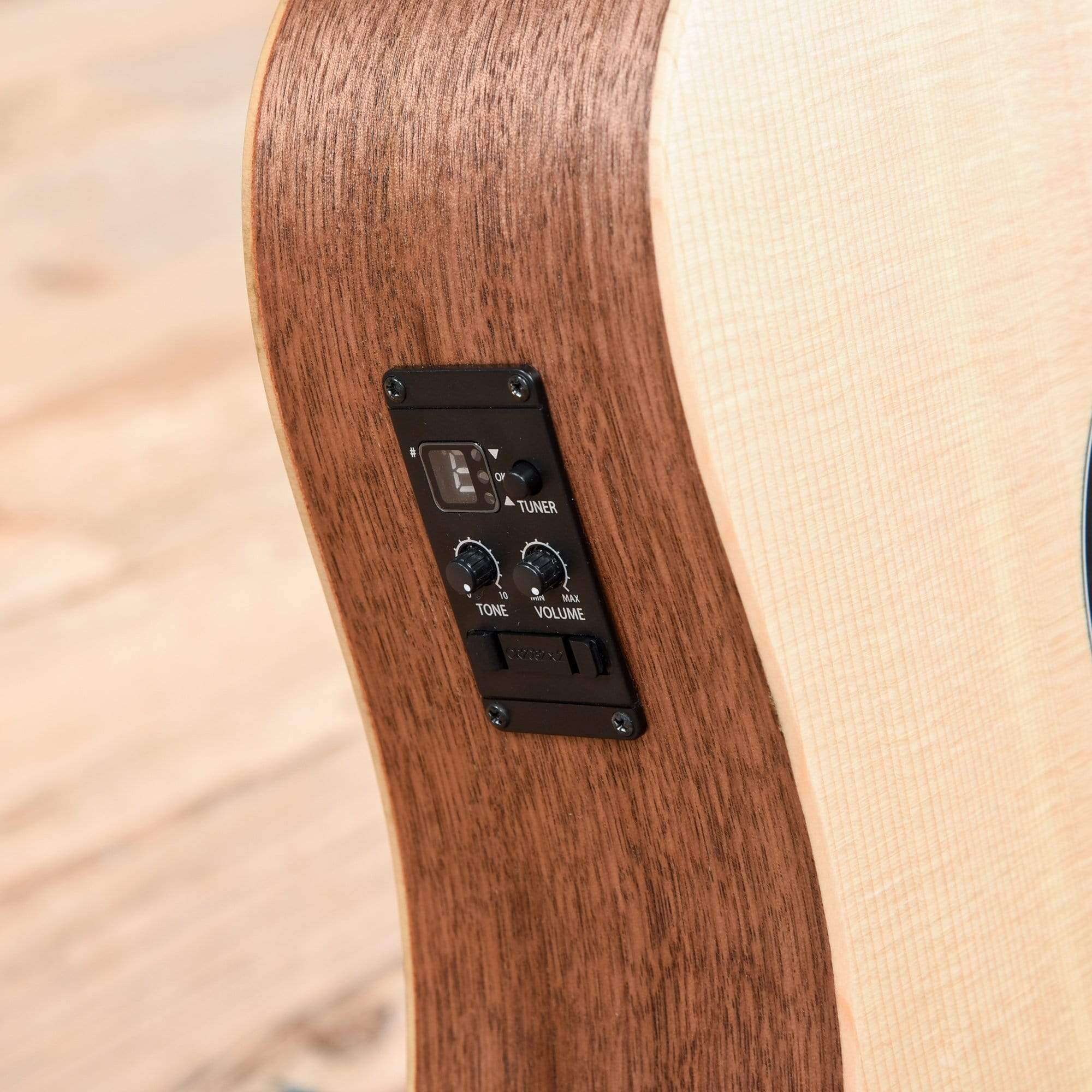 Taylor BBT-e Big Baby Taylor Sitka/Walnut w/Electronics Acoustic Guitars / Mini/Travel