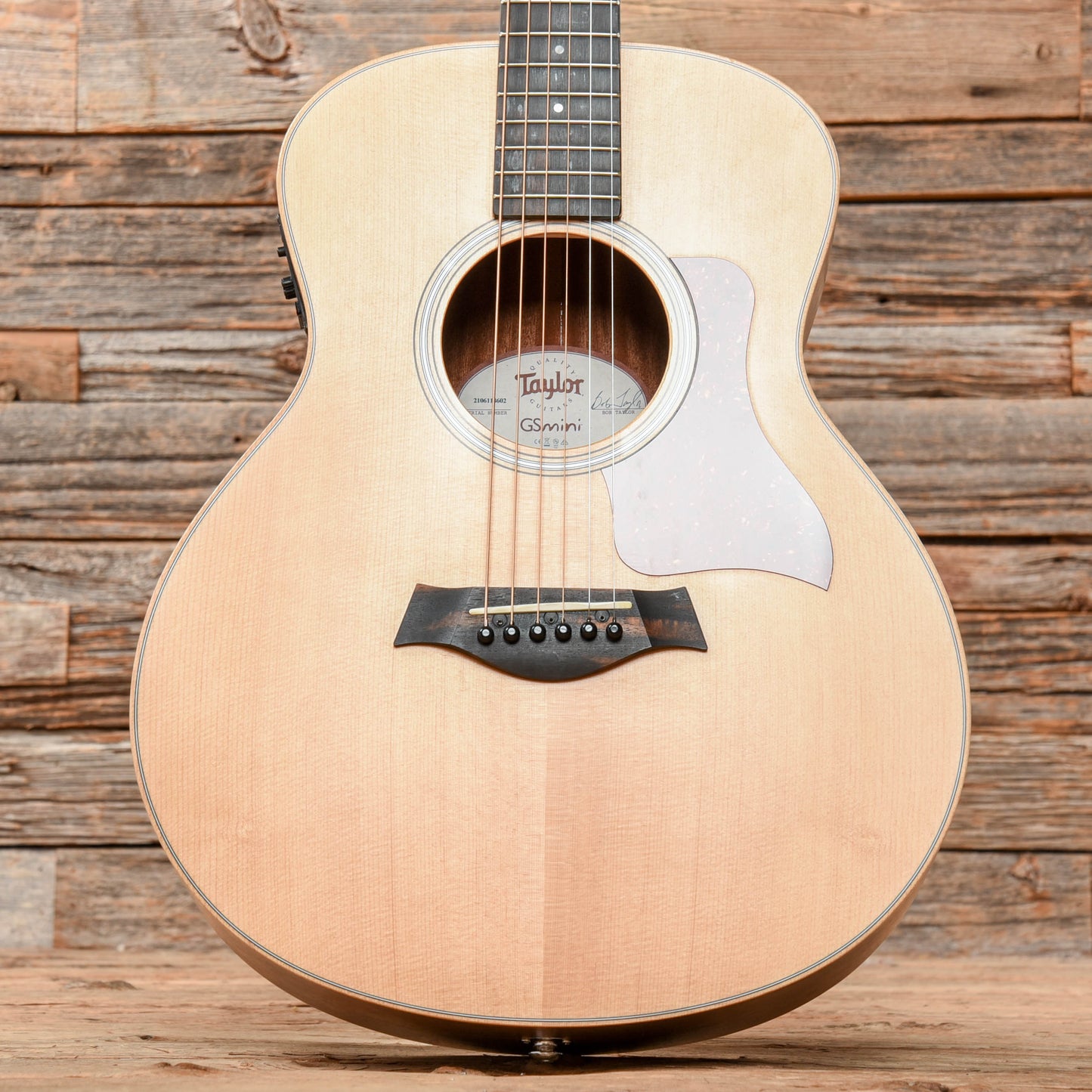 Taylor GS Mini-e Spruce and Walnut Acoustic-Electric Guitar Natural Acoustic Guitars / Mini/Travel