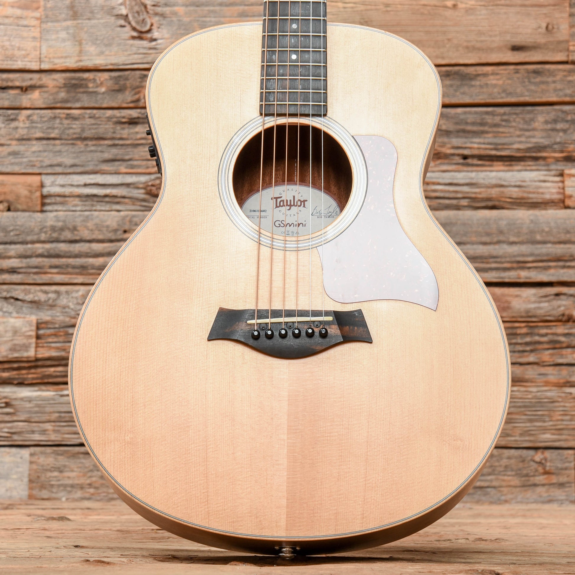 Taylor GS Mini-e Spruce and Walnut Acoustic-Electric Guitar Natural Acoustic Guitars / Mini/Travel