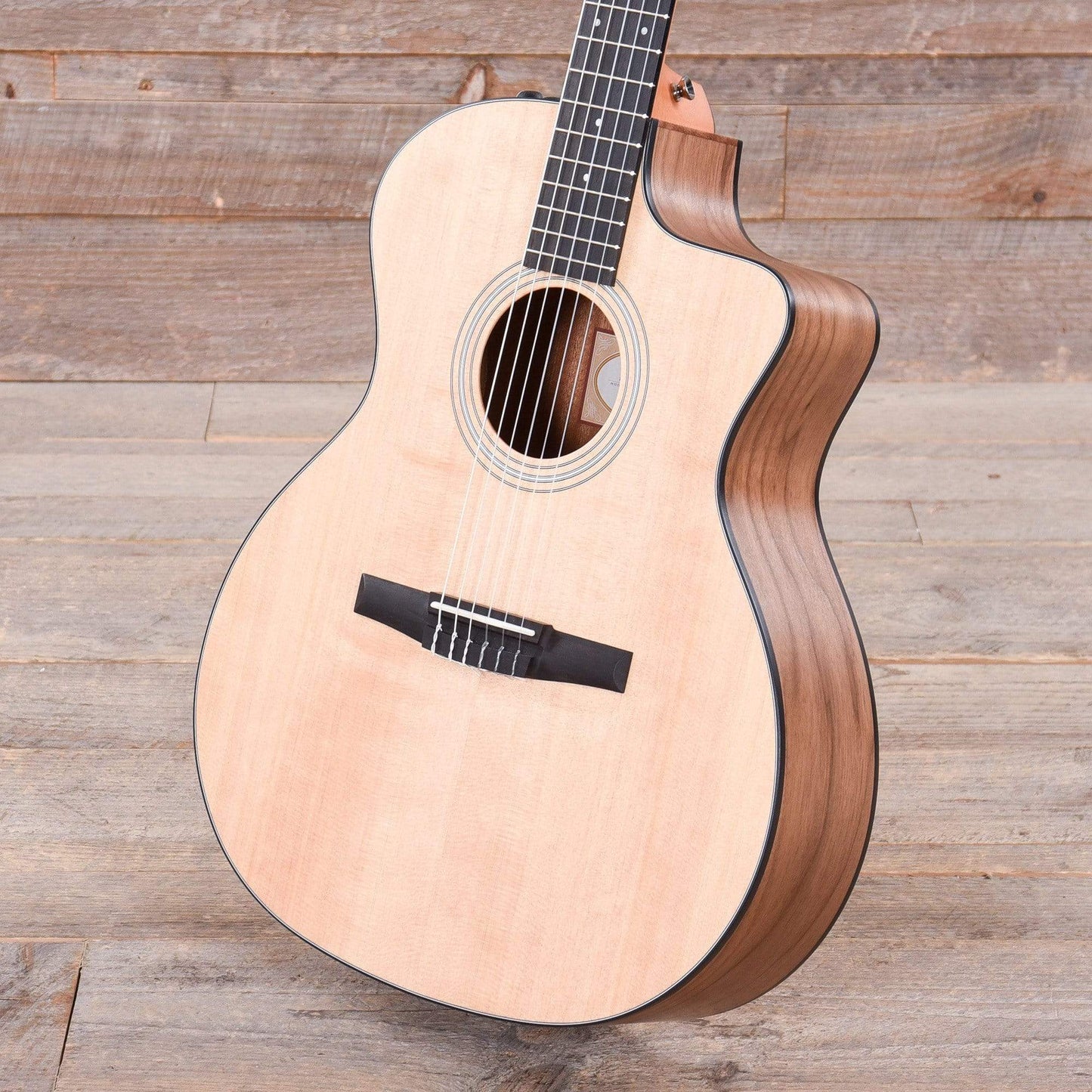 Taylor 114ce-N Grand Auditorium Nylon Sitka/Walnut Natural ES-N Acoustic Guitars / OM and Auditorium