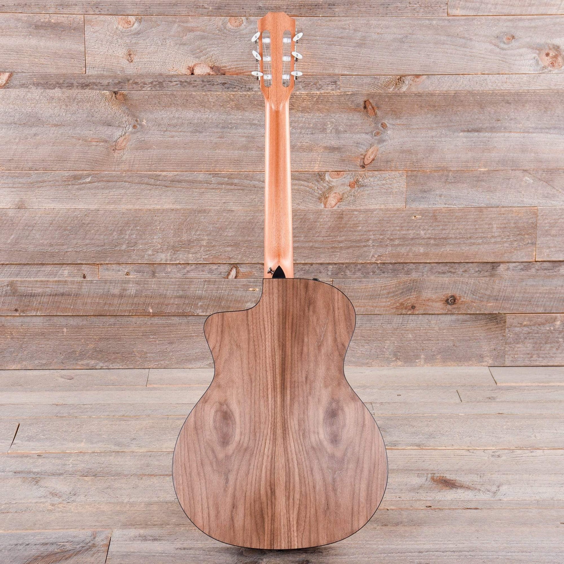 Taylor 114ce-N Grand Auditorium Nylon Sitka/Walnut Natural ES-N Acoustic Guitars / OM and Auditorium