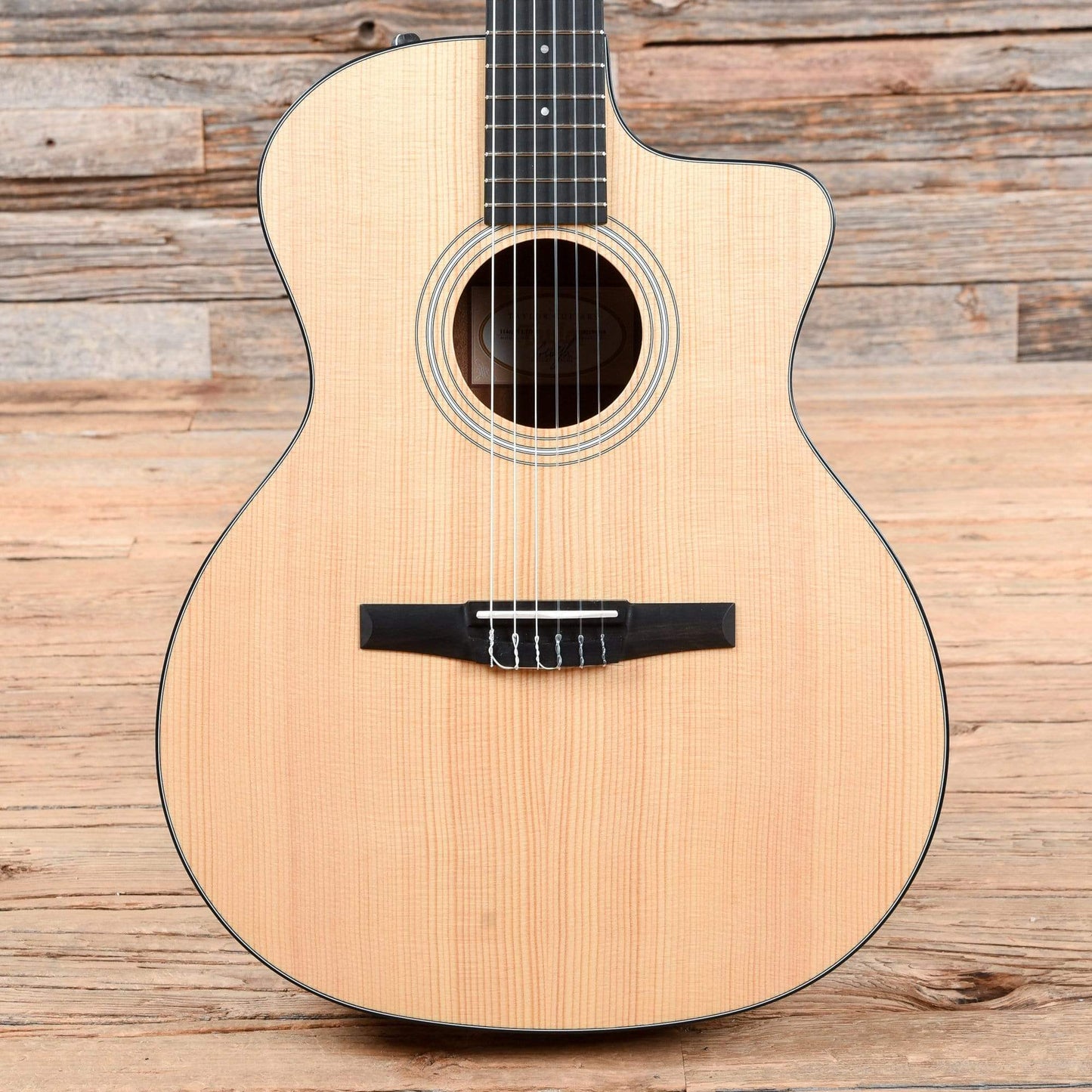 Taylor 114ce-N LTD Grand Auditorium Sitka/Ovangkol Nylon Natural ES2 Acoustic Guitars / OM and Auditorium