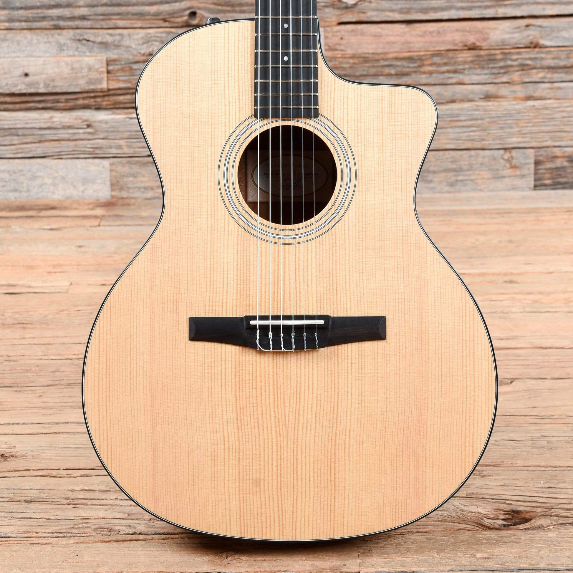 Taylor 114ce-N LTD Grand Auditorium Sitka/Ovangkol Nylon Natural ES2 Acoustic Guitars / OM and Auditorium