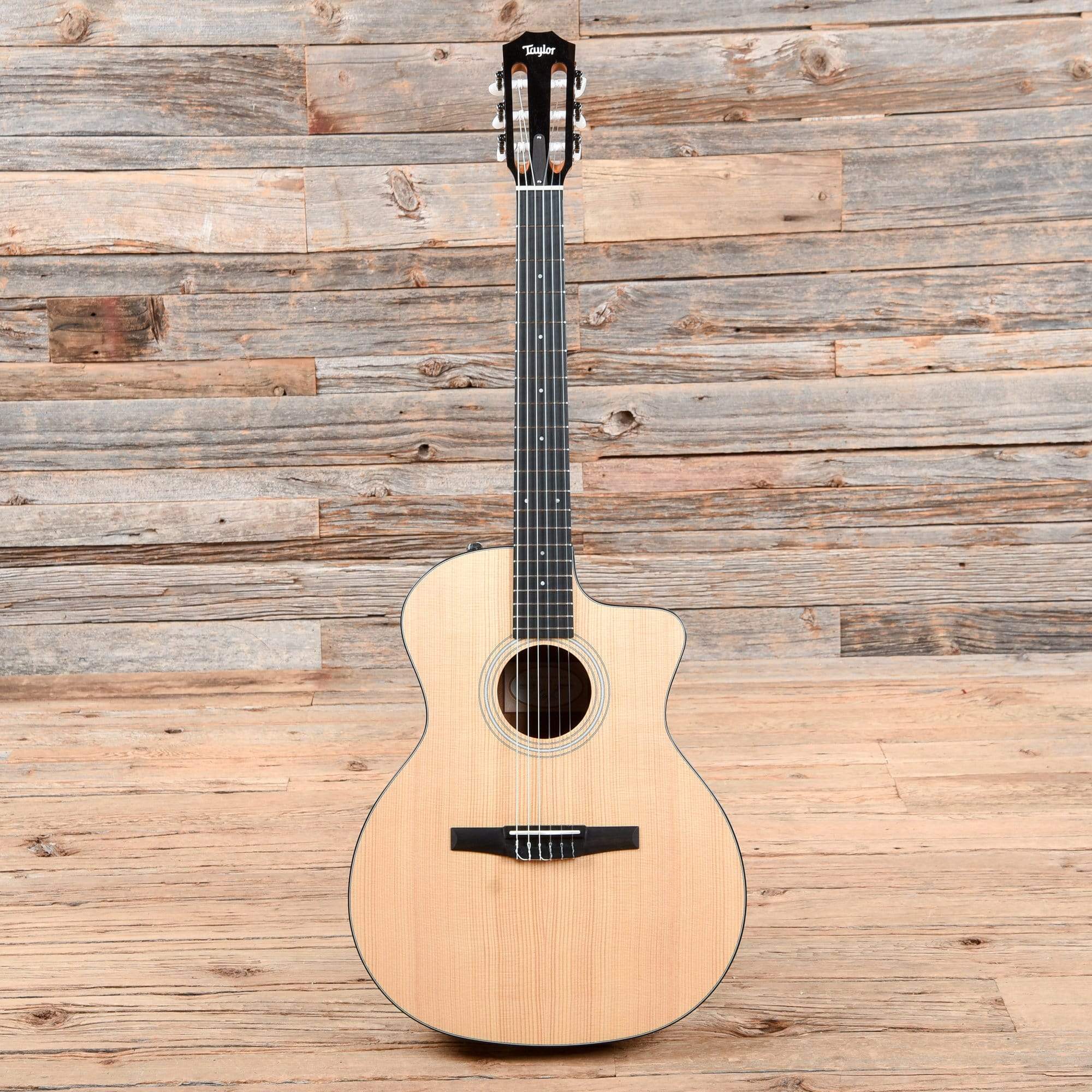 Taylor 114ce-N LTD Grand Auditorium Sitka/Ovangkol Nylon Natural ES2 Acoustic Guitars / OM and Auditorium