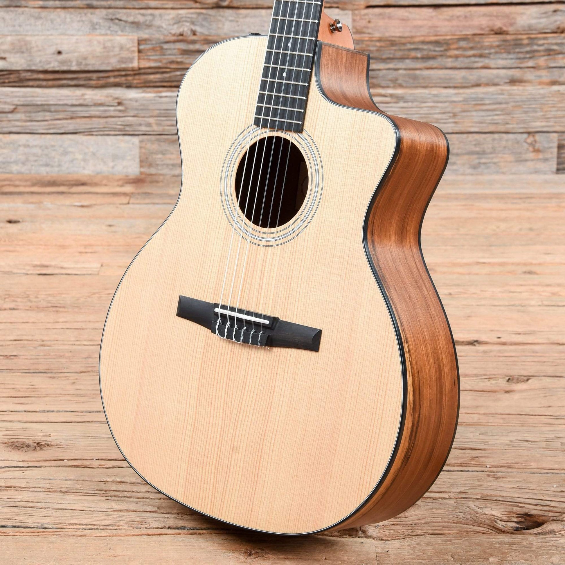 Taylor 114ce-N LTD Grand Auditorium Sitka/Ovangkol Nylon Natural ES2 Acoustic Guitars / OM and Auditorium