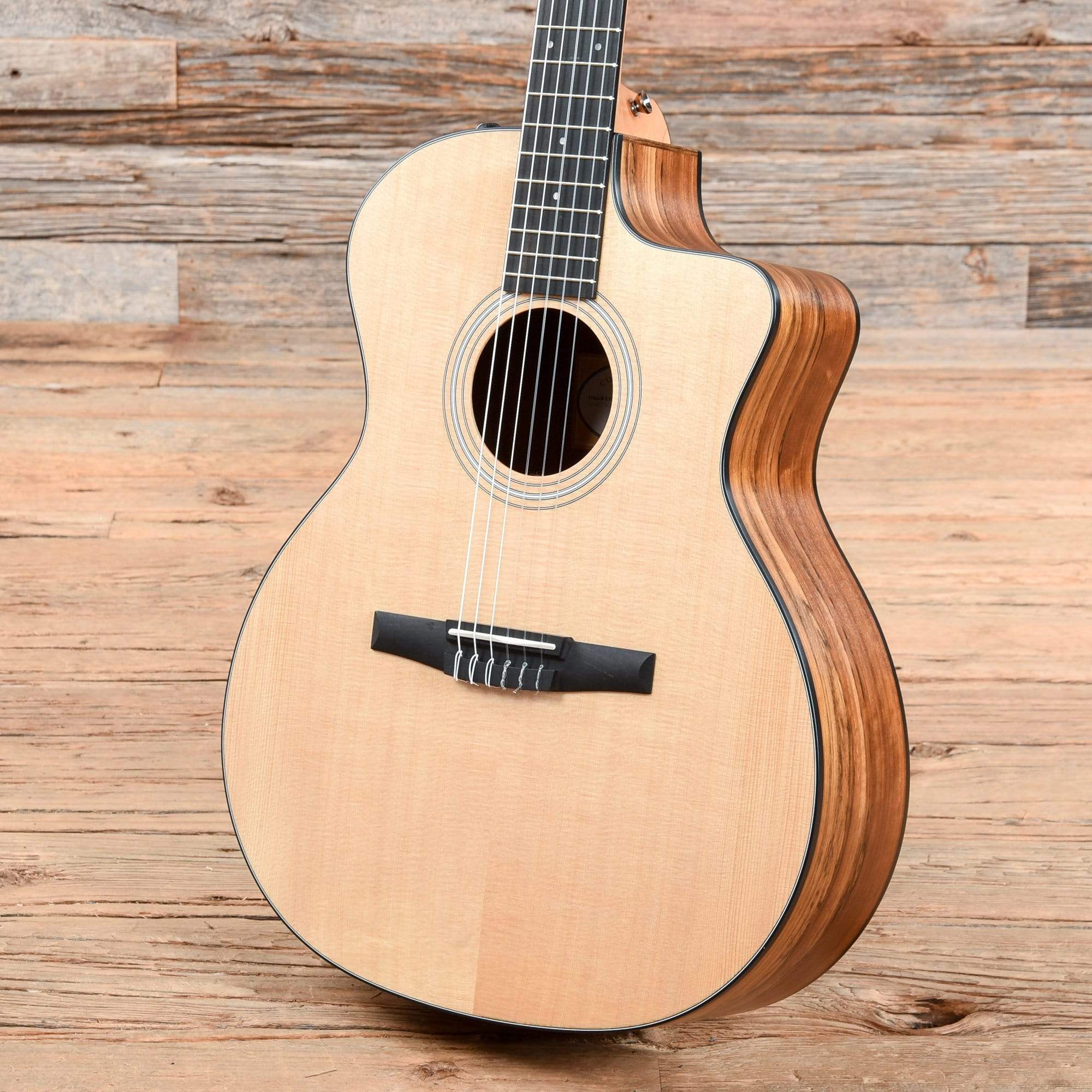 Taylor 114ce-N LTD Grand Auditorium Sitka/Ovangkol Nylon Natural ES2 Acoustic Guitars / OM and Auditorium