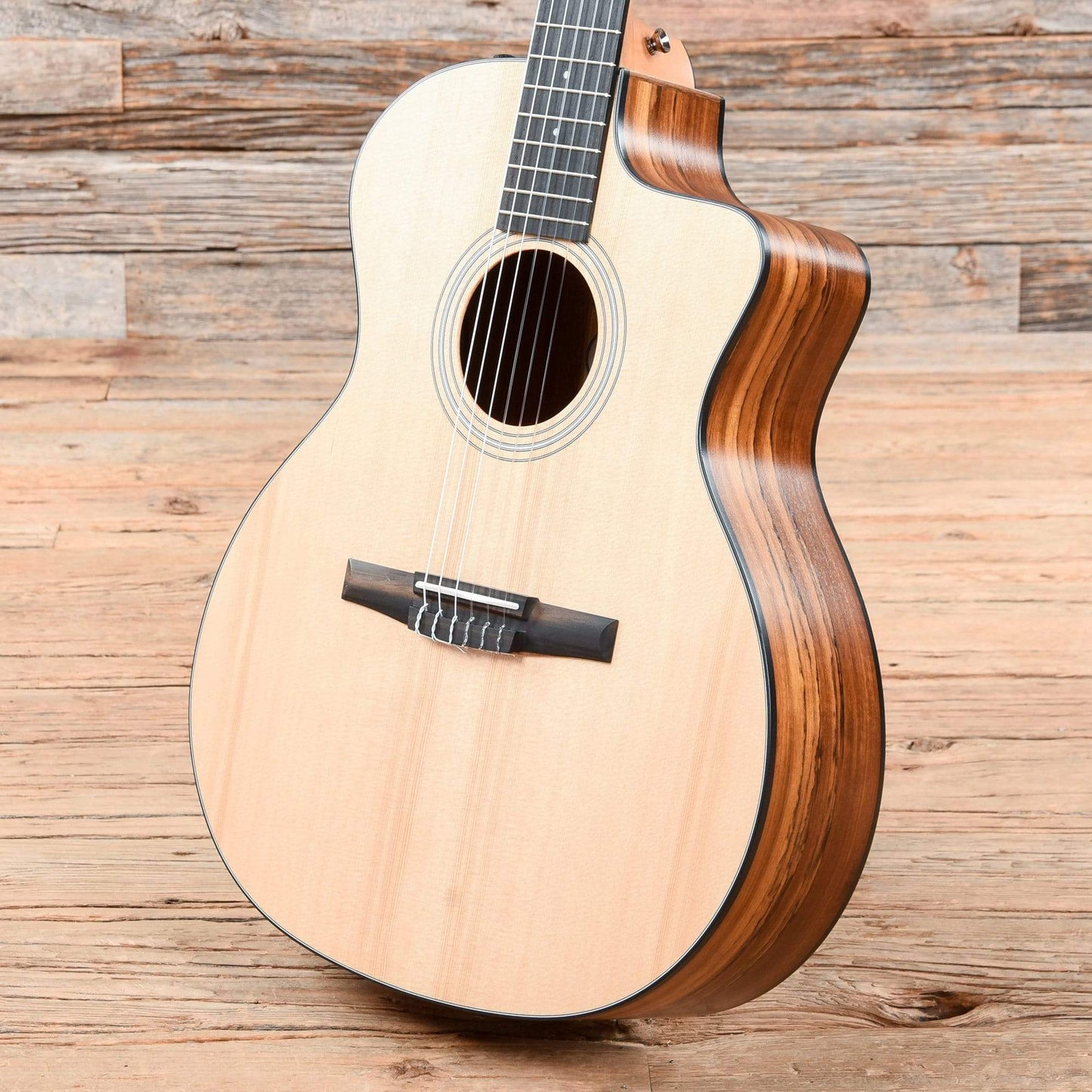 Taylor 114ce-N LTD Grand Auditorium Sitka/Ovangkol Nylon Natural ESN Acoustic Guitars / OM and Auditorium