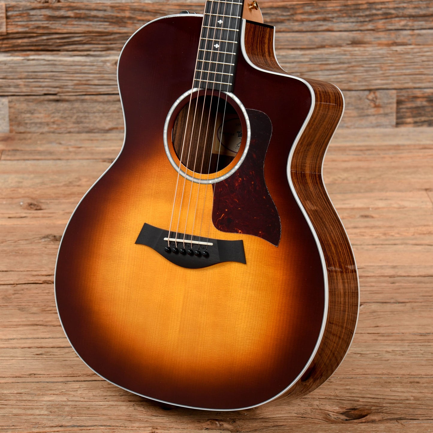 Taylor 214ce DLX Sunburst Acoustic Guitars / OM and Auditorium