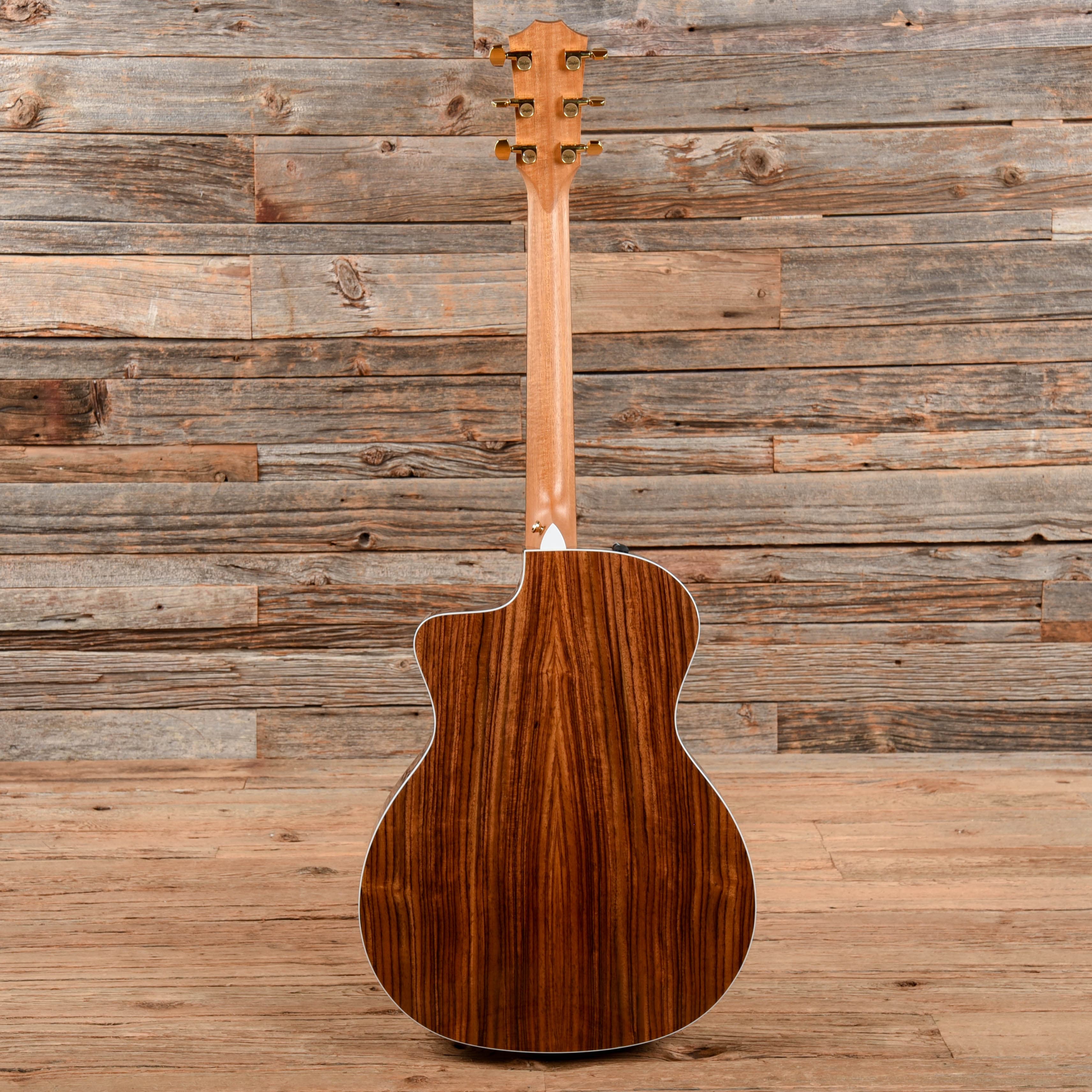 Taylor 214ce DLX Sunburst Acoustic Guitars / OM and Auditorium