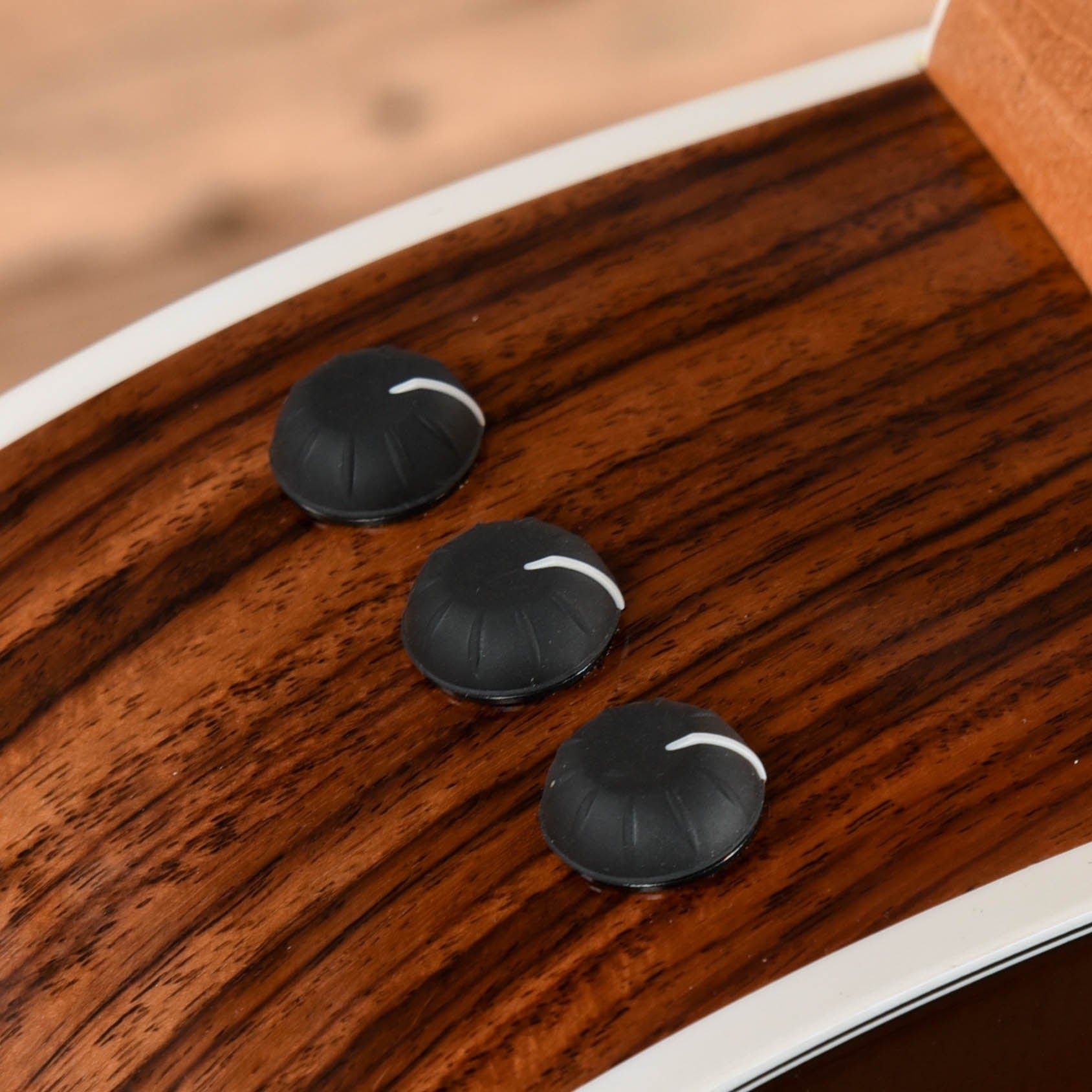 Taylor 214ce DLX Sunburst Acoustic Guitars / OM and Auditorium