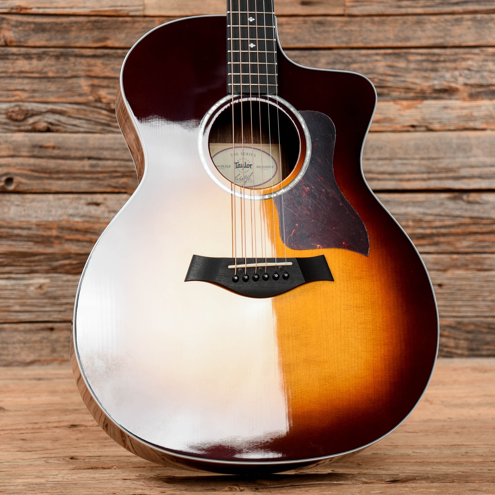 Taylor 214ce DLX Sunburst Acoustic Guitars / OM and Auditorium