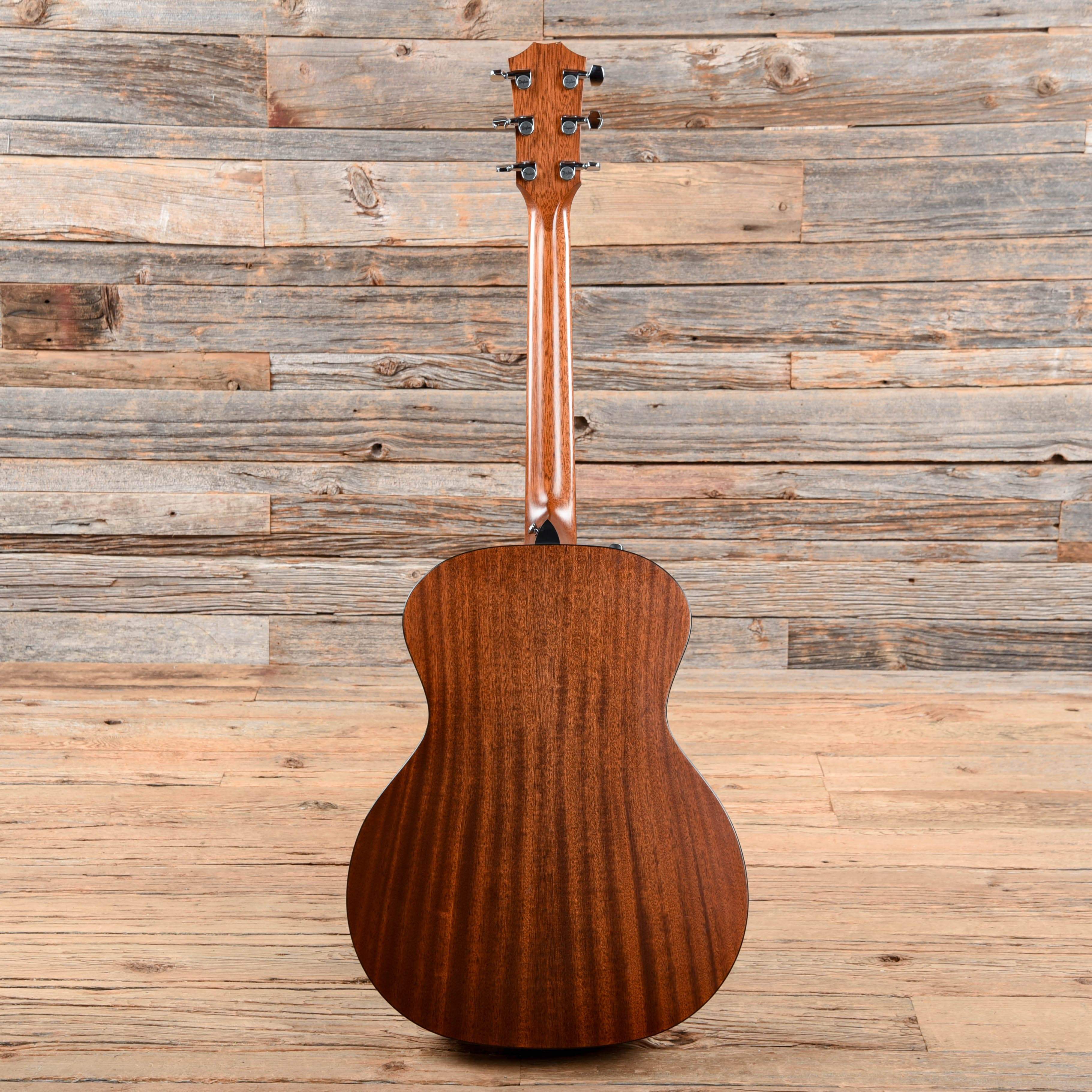 Taylor 324e Natural 2013 Acoustic Guitars / OM and Auditorium