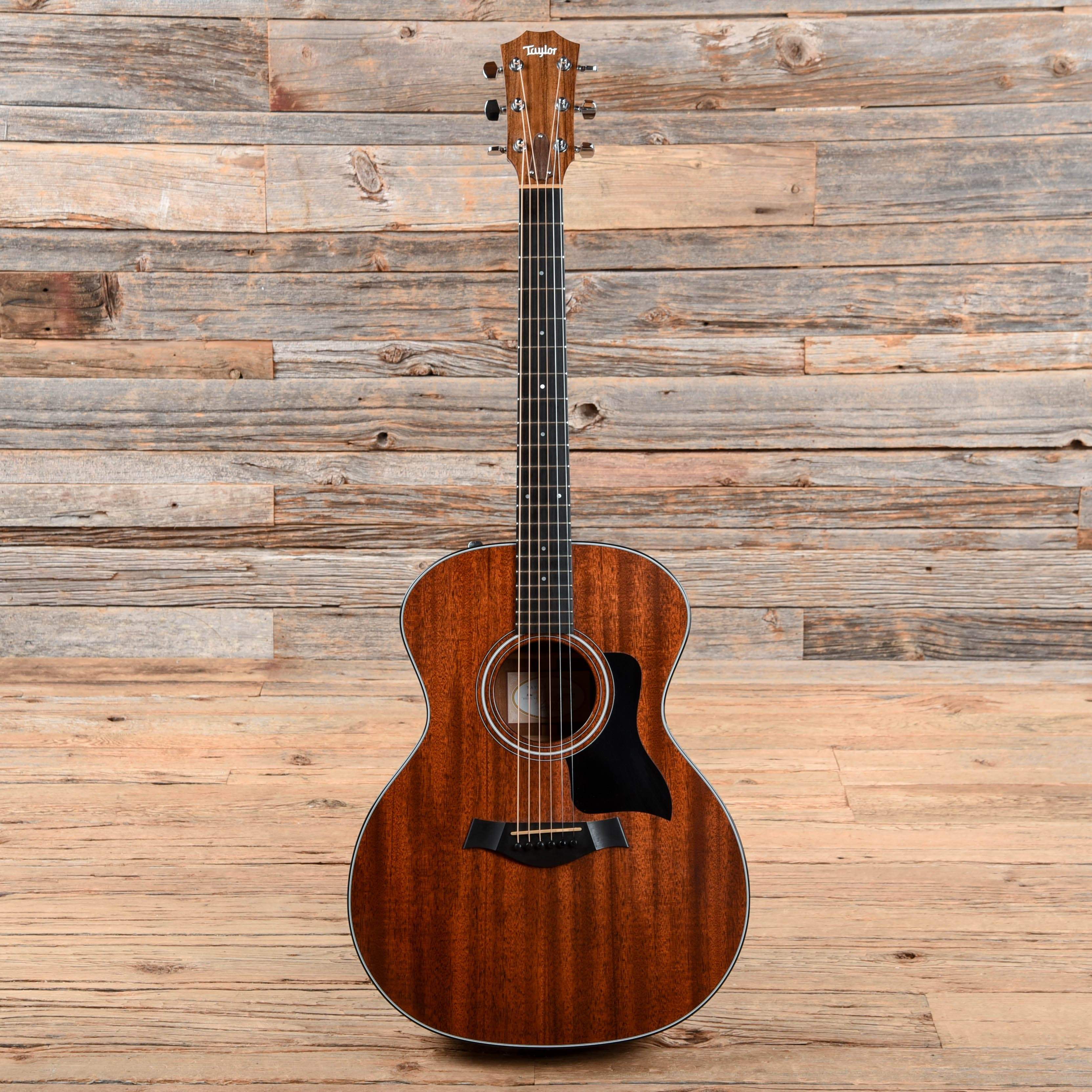 Taylor 324e Natural 2013 Acoustic Guitars / OM and Auditorium