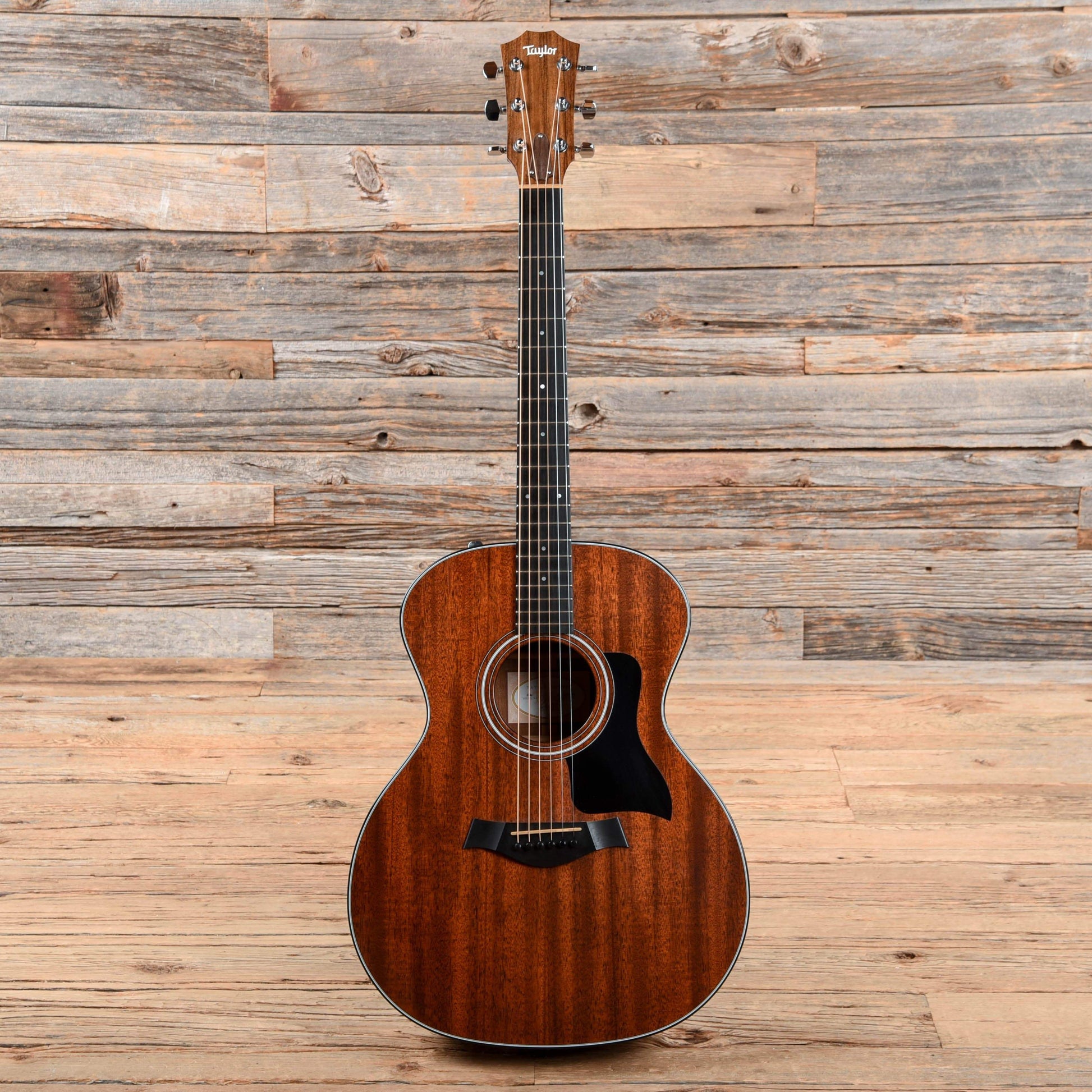 Taylor 324e Natural 2013 Acoustic Guitars / OM and Auditorium