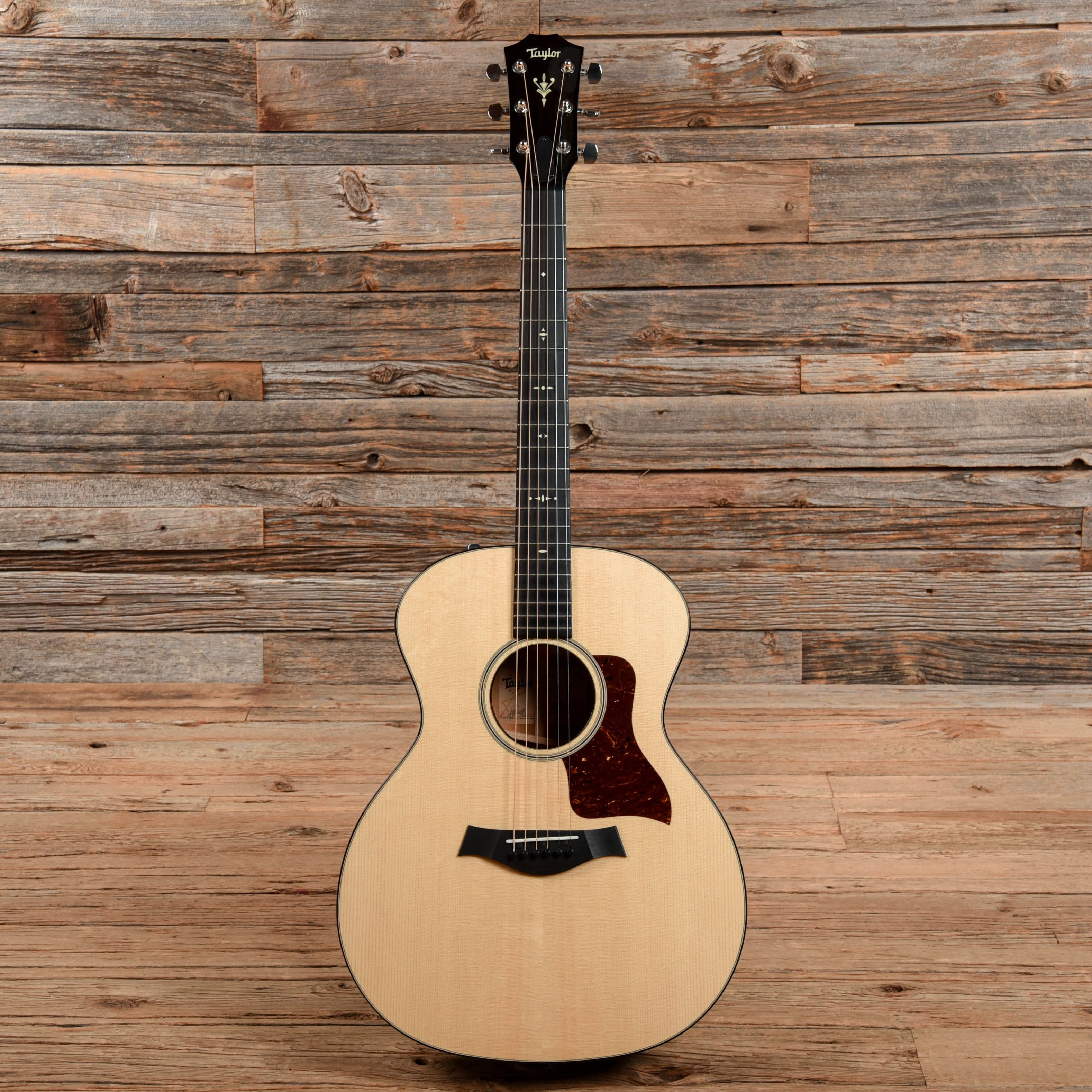 Taylor 514e Natural Acoustic Guitars / OM and Auditorium