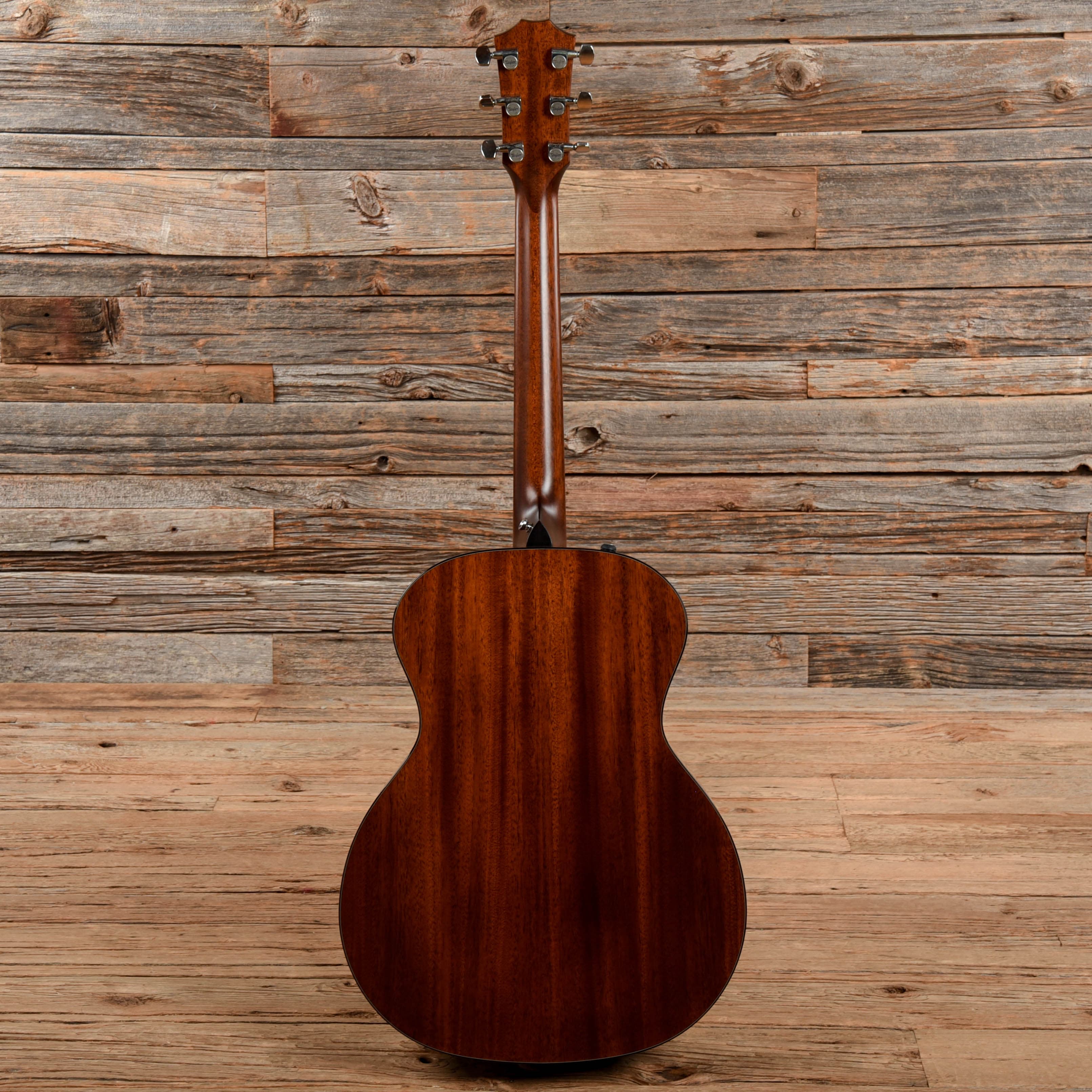 Taylor 514e Natural Acoustic Guitars / OM and Auditorium