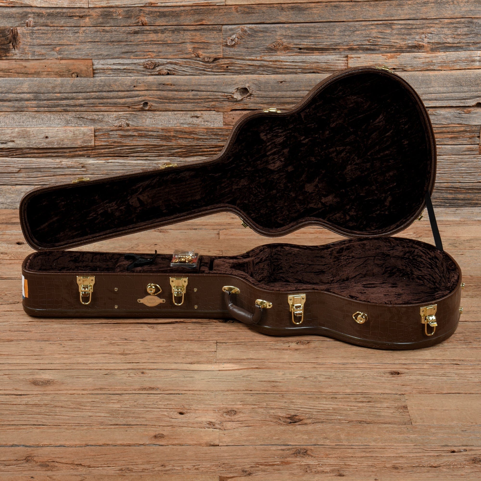 Taylor 816ce Grand Symphony Natural Acoustic Guitars / OM and Auditorium