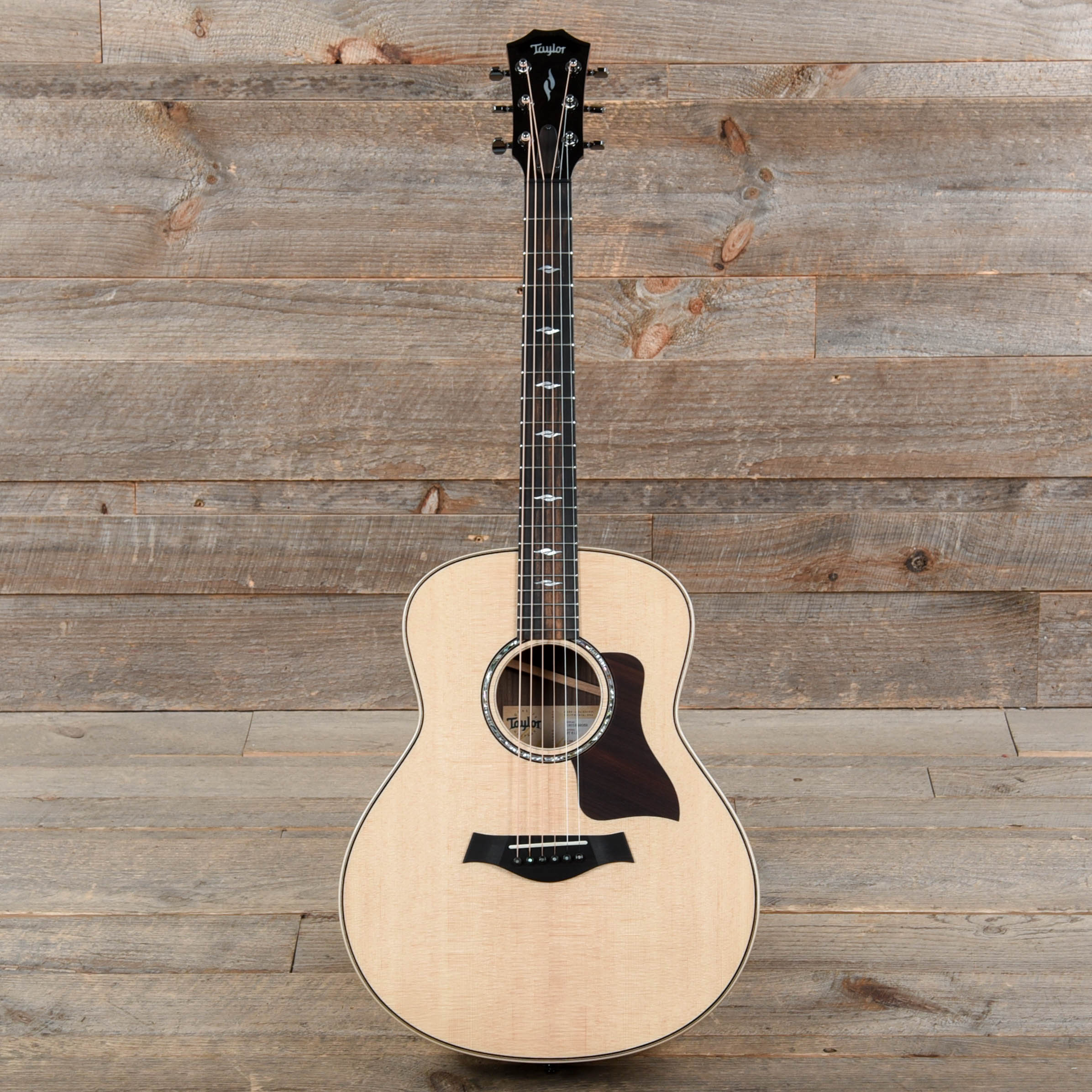 Taylor GT 811 Sitka/Rosewood Natural Acoustic Guitars / OM and Auditorium