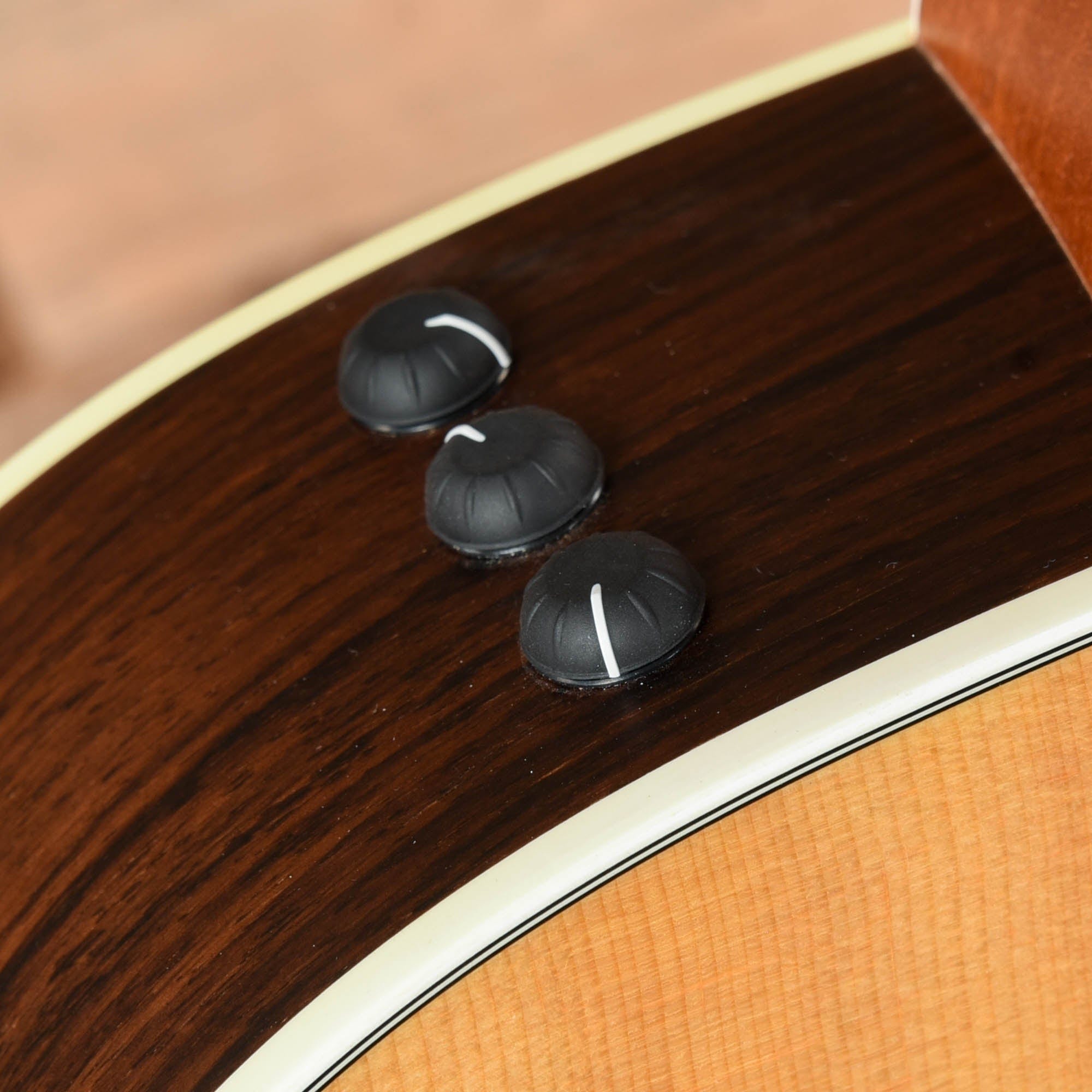 Taylor 210e w/ ES-T Electronics Natural 2010