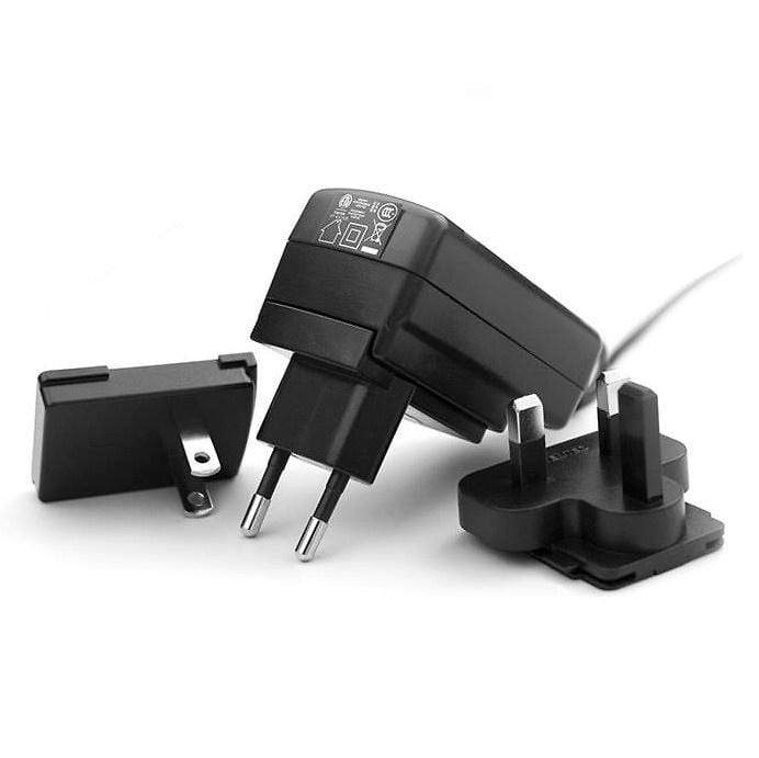 TC Electronic PowerPlug 9 9v Power Supply w/International Adaptors Effects and Pedals / Pedalboards and Power Supplies