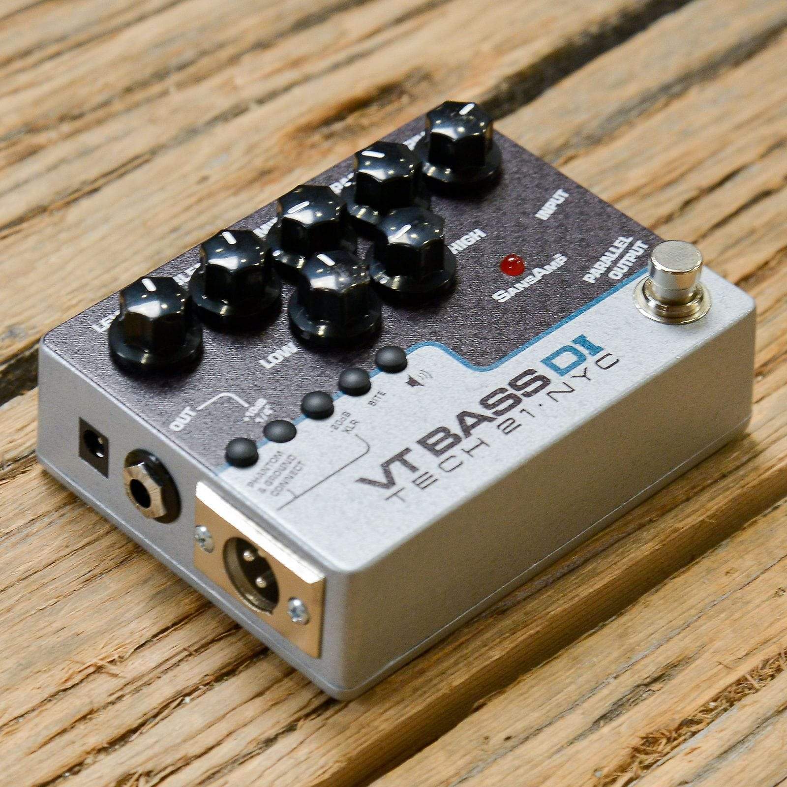 Tech 21 SansAmp Character Series VT Bass DI Effects and Pedals / Multi-Effect Unit