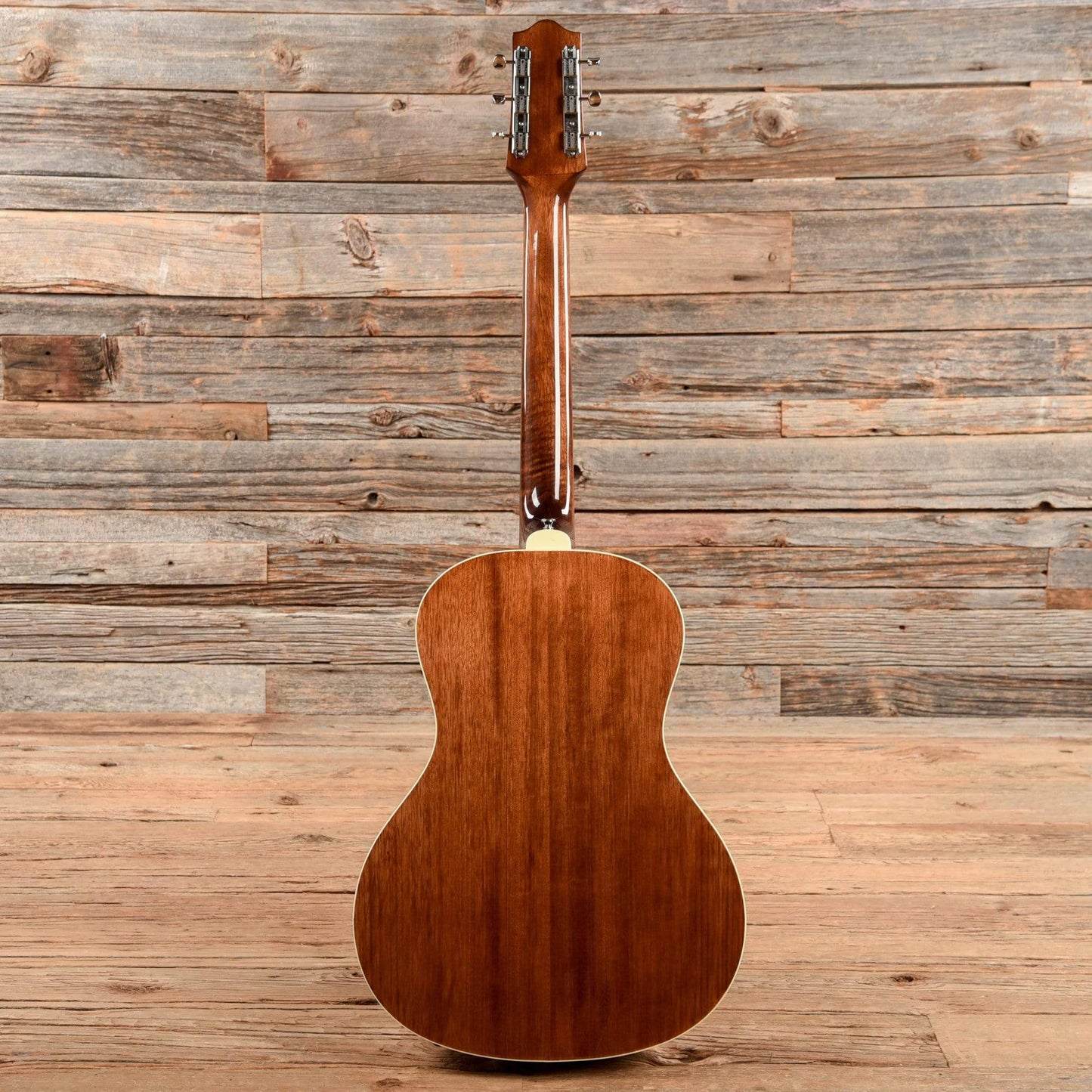 The Loar LO-16 Parlor Natural Acoustic Guitars / Parlor