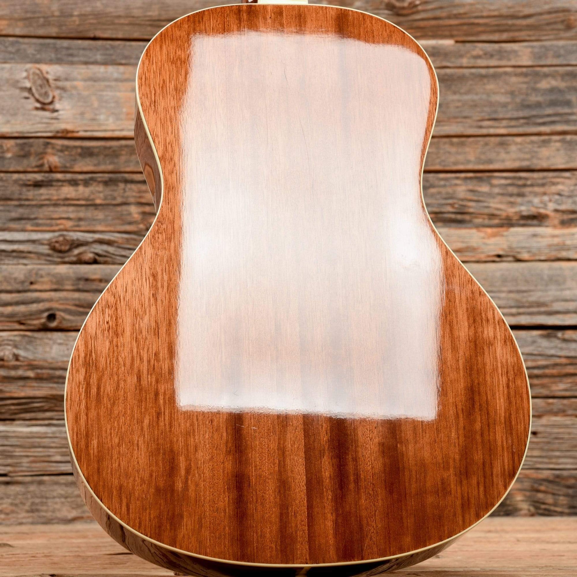 The Loar LO-16 Parlor Natural Acoustic Guitars / Parlor