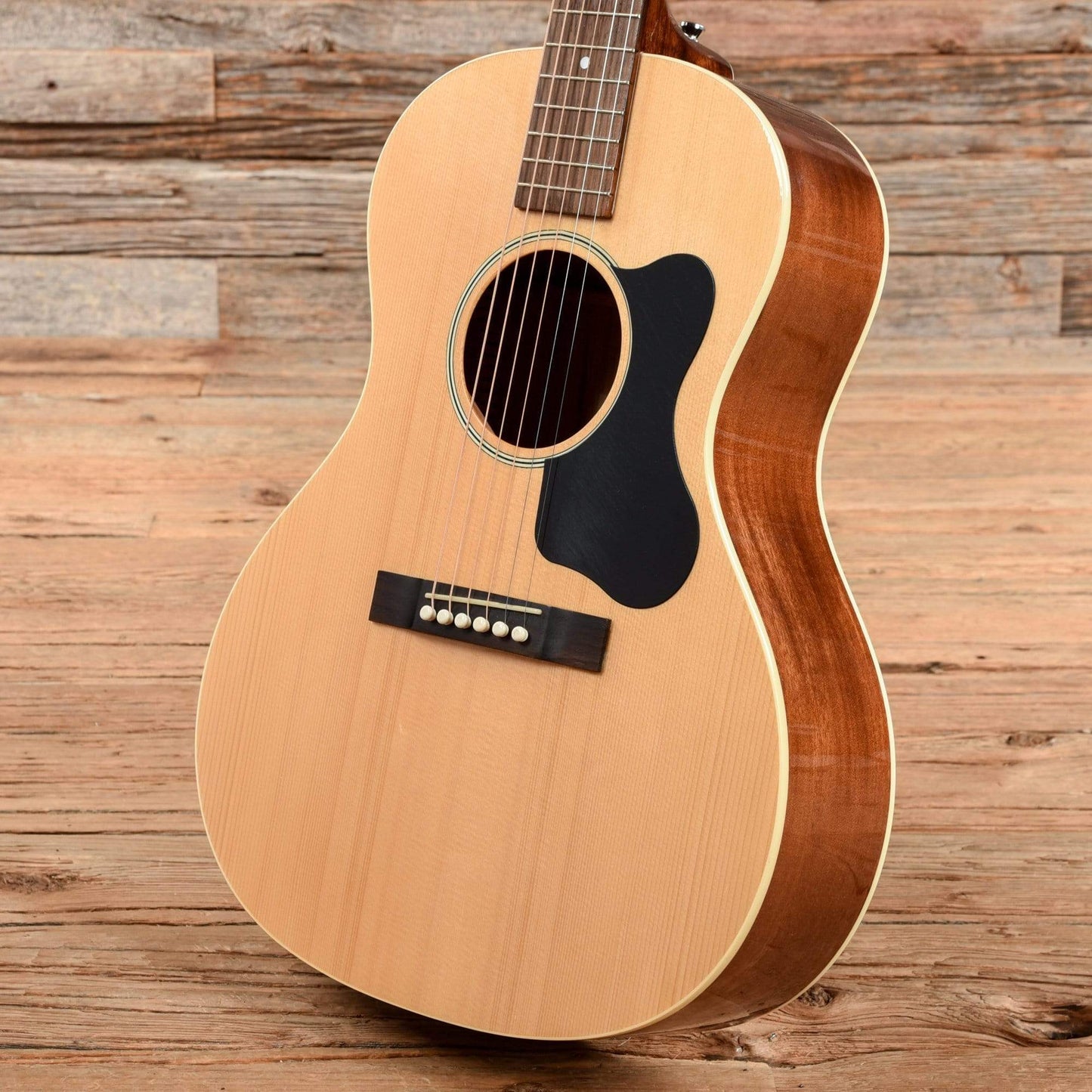 The Loar LO-16 Parlor Natural Acoustic Guitars / Parlor