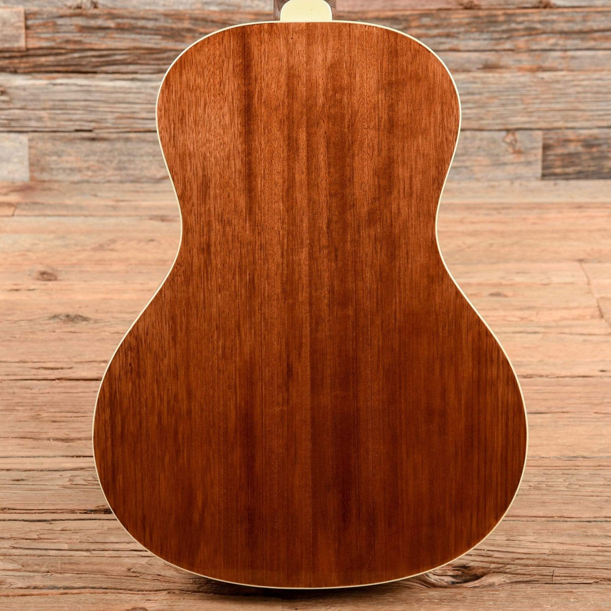 The Loar LO-16 Parlor Natural Acoustic Guitars / Parlor