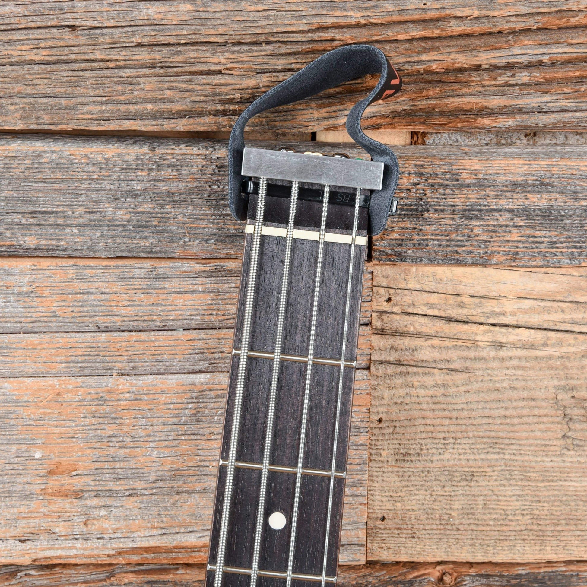 Traveler ULB-NAT Ultra-Light Bass Natural Bass Guitars / Short Scale