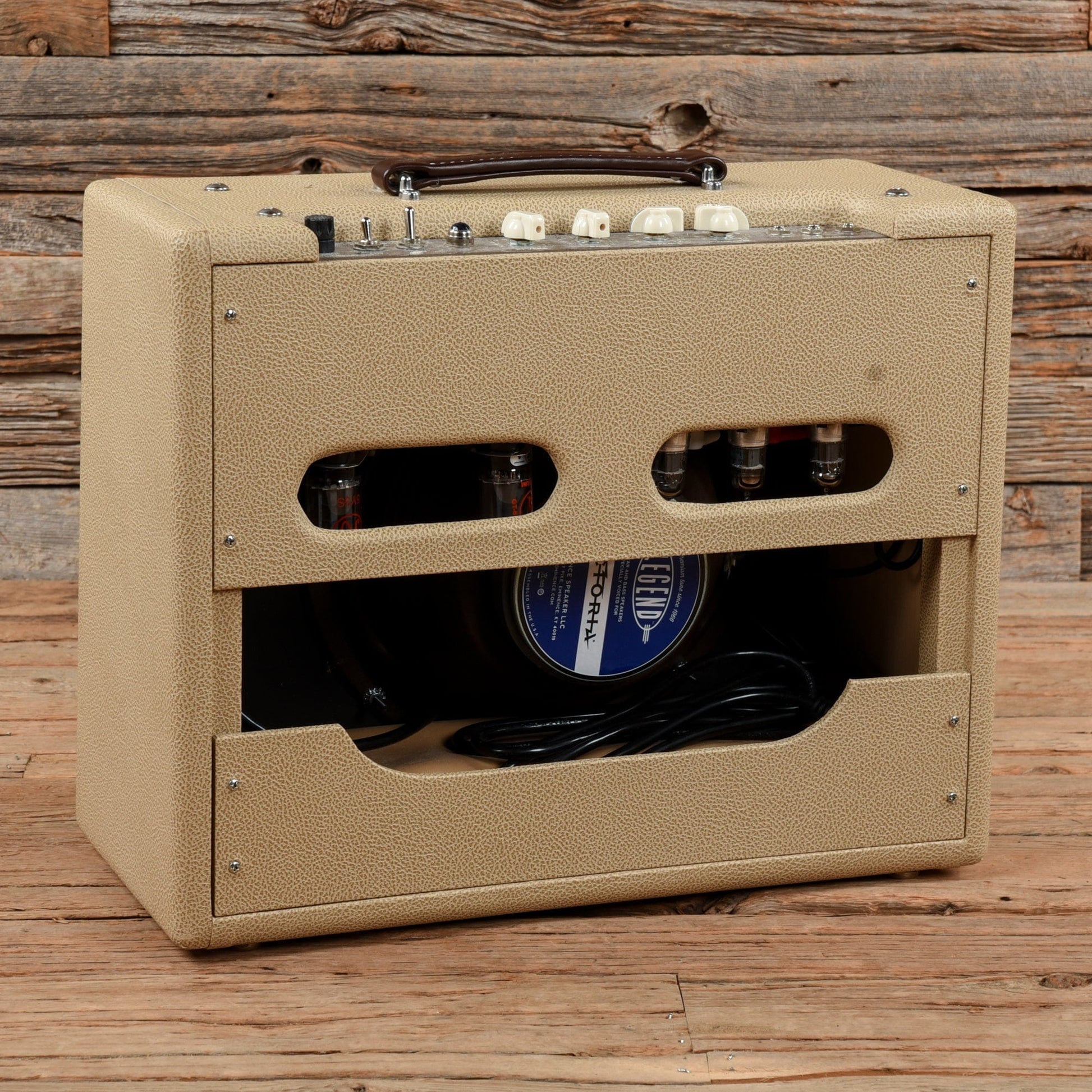 Victoria Vicky Verb Junior Amps / Guitar Cabinets