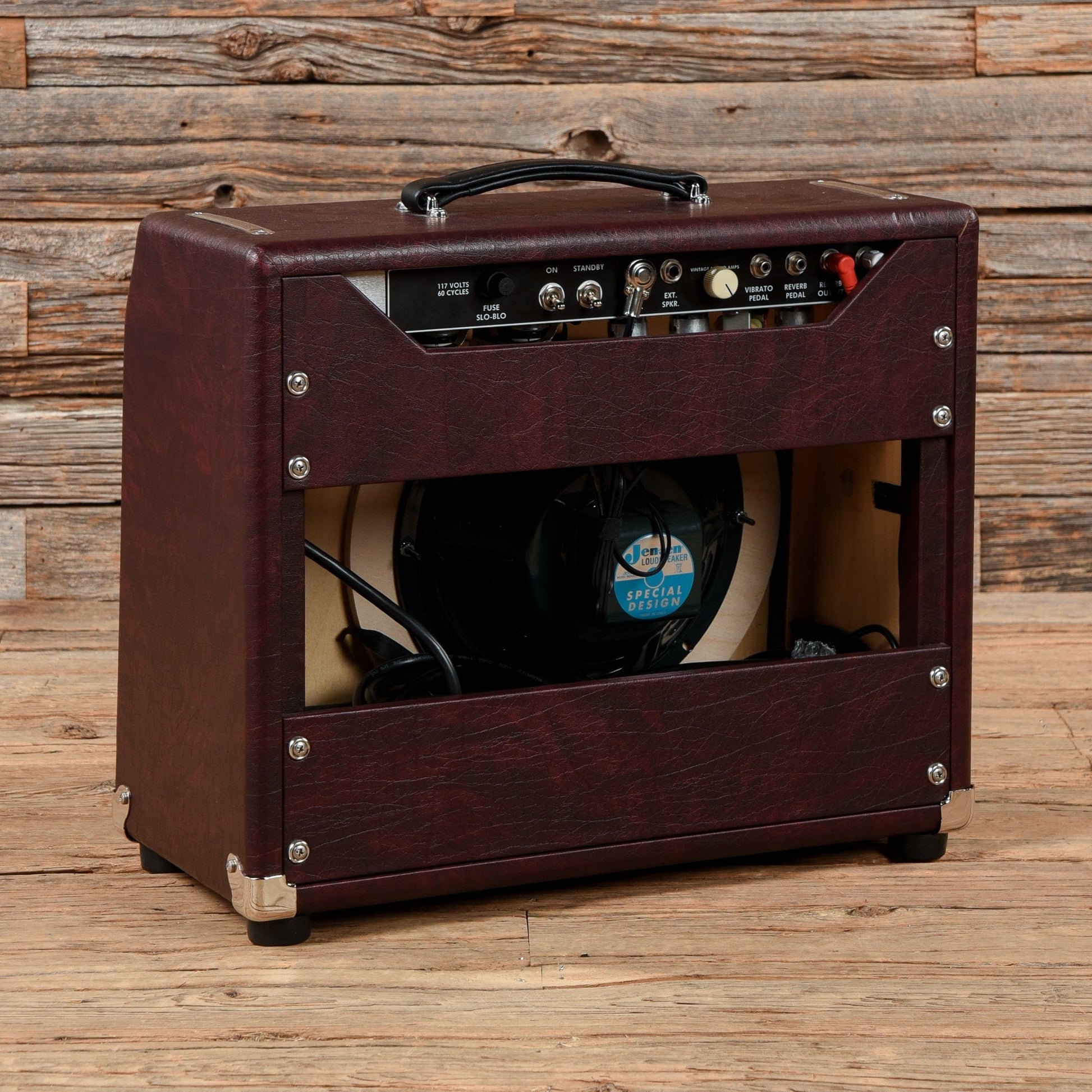 Vintage Sound Vintage 15 Oxblood Amps / Guitar Cabinets