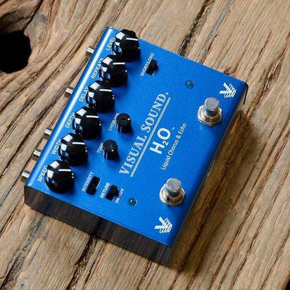 Visual Sound V3 H2O Chorus & Echo Effects and Pedals / Chorus and Vibrato