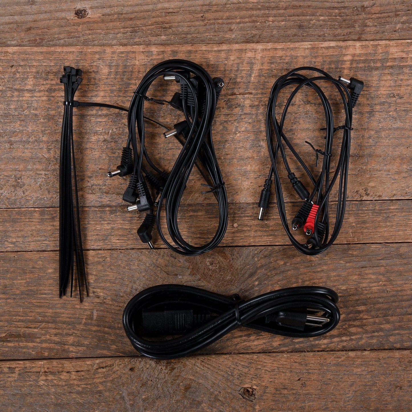 Voodoo Lab Pedal Power 2 PLUS Isolated Power Supply Effects and Pedals / Pedalboards and Power Supplies
