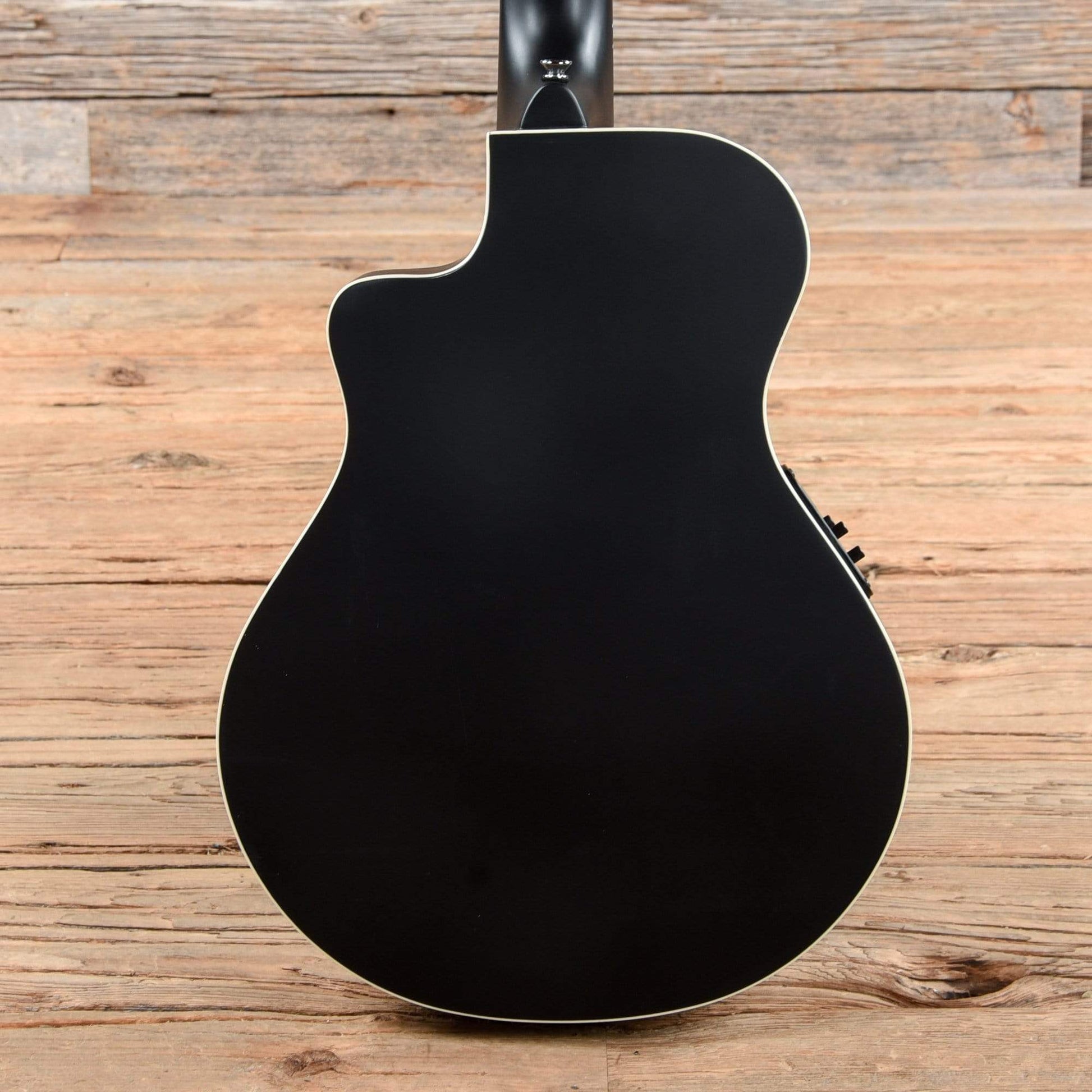 Yamaha 3/4-Size Thinline Spruce/Meranti Black w/Pickup Acoustic Guitars / Built-in Electronics