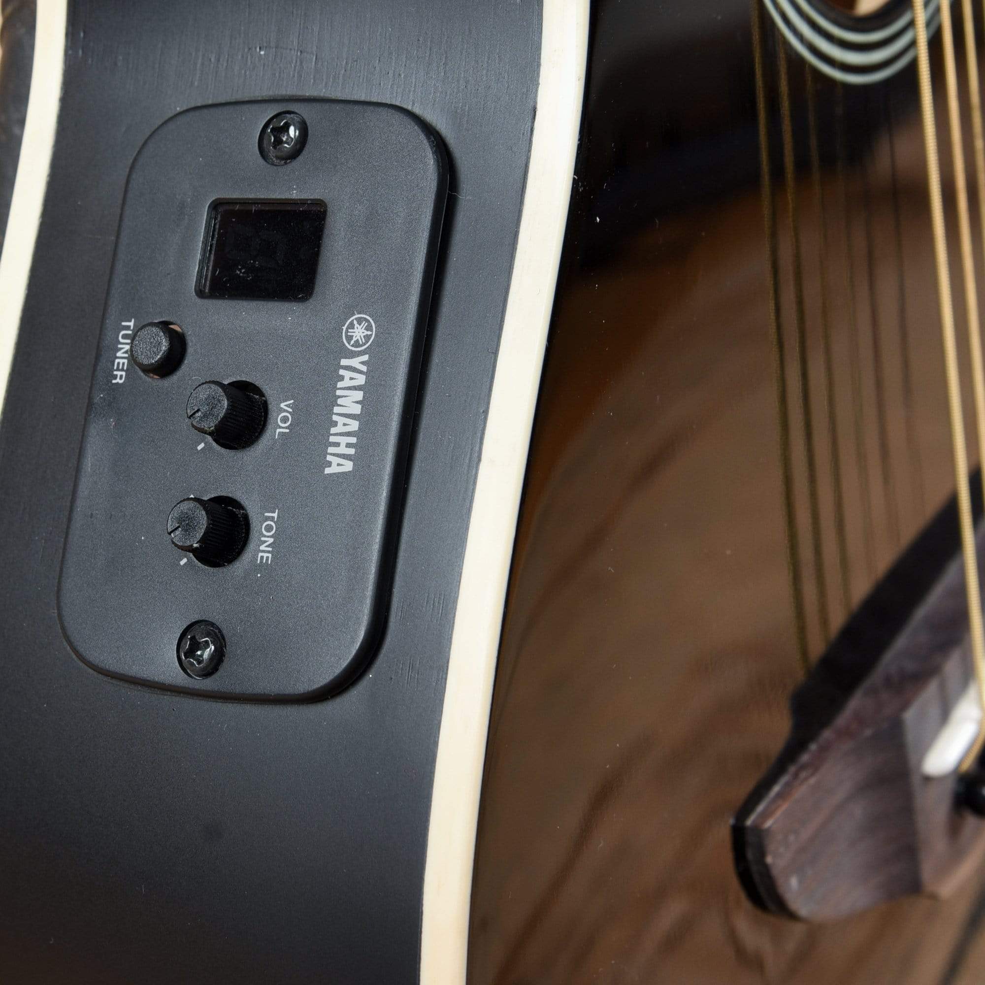 Yamaha 3/4-Size Thinline Spruce/Meranti Black w/Pickup Acoustic Guitars / Built-in Electronics