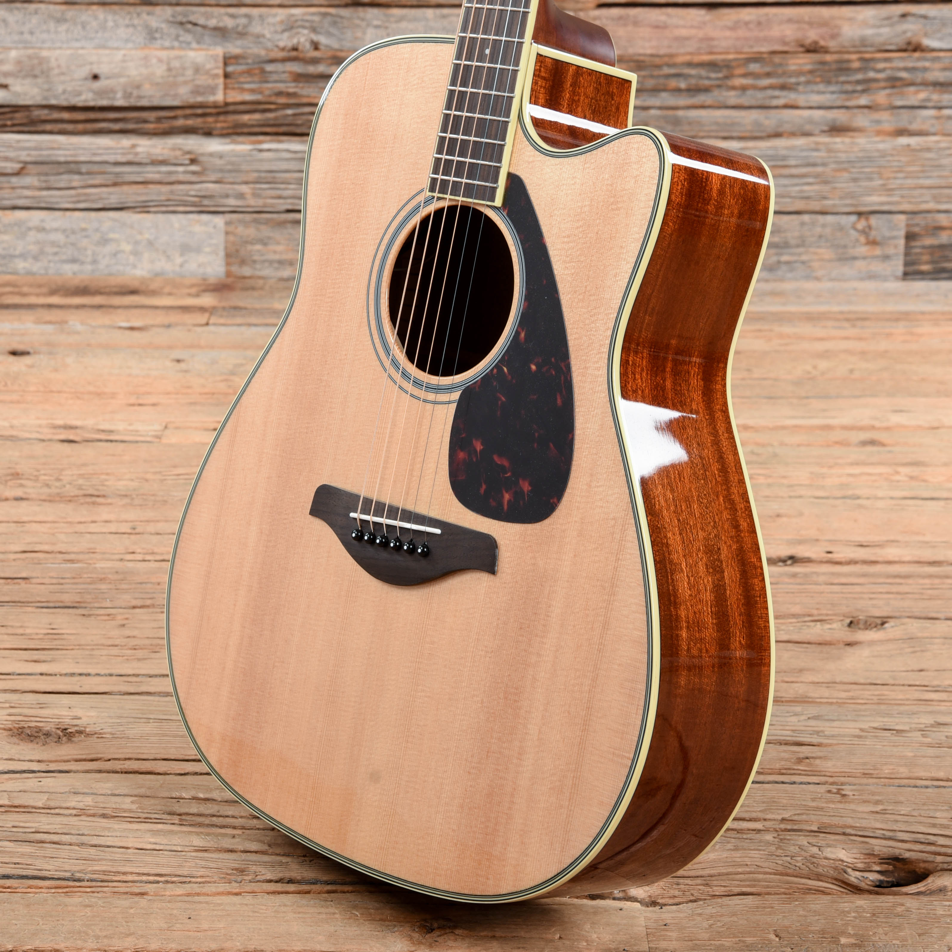 Yamaha FGX820C Folk Cutaway Acoustic-Electric Natural Acoustic Guitars / Dreadnought