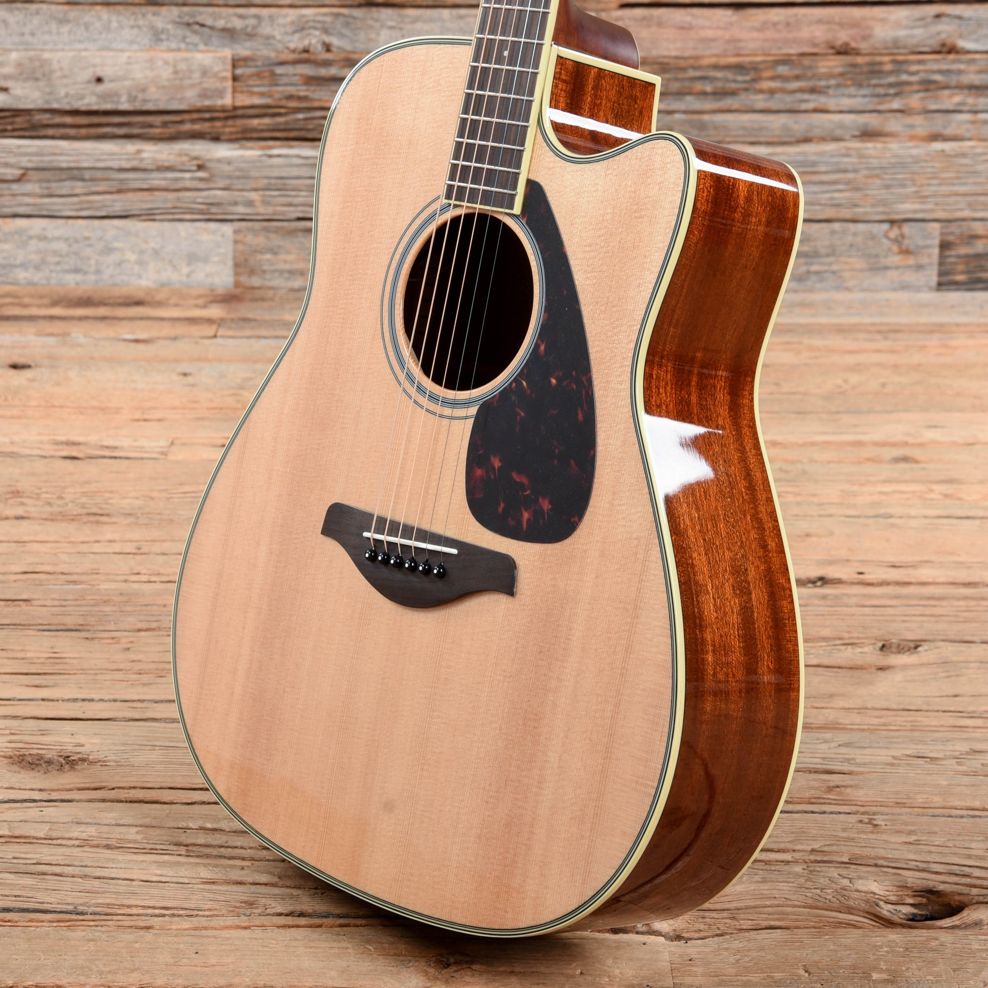 Yamaha FGX820C Folk Cutaway Acoustic-Electric Natural Acoustic Guitars / Dreadnought