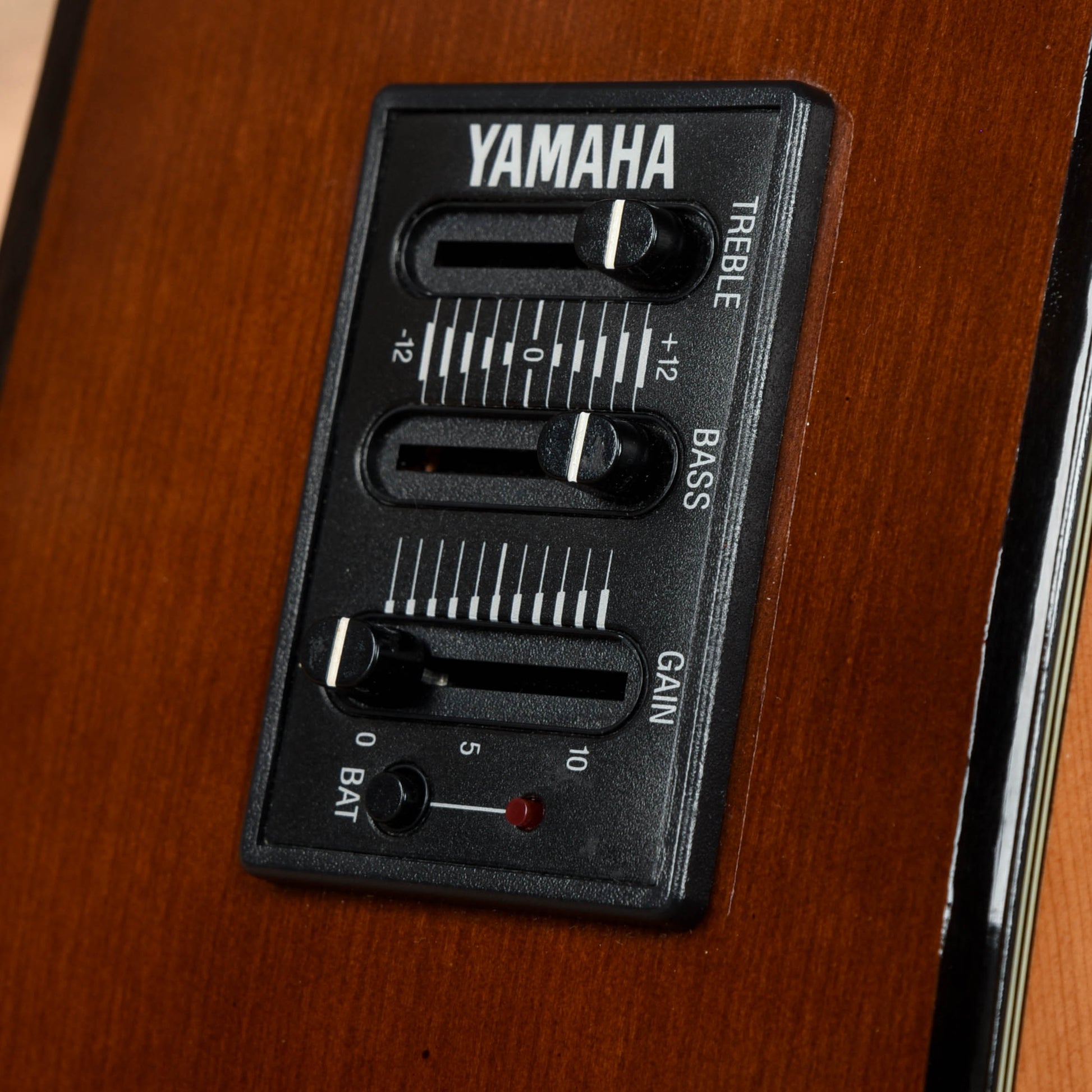 Yamaha FX325 Folk Acoustic/Electric Natural Acoustic Guitars / Dreadnought